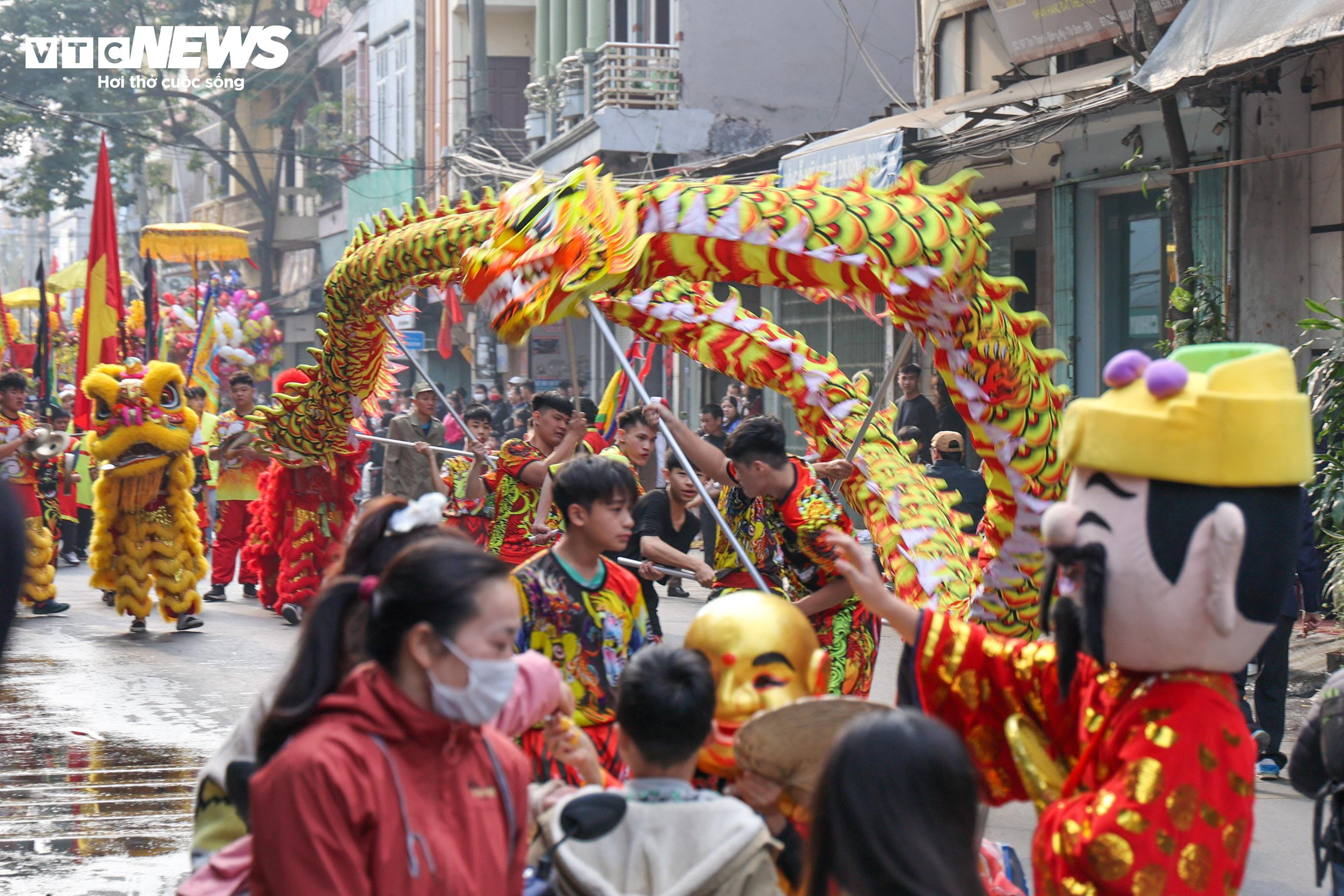 Mùng 4 Tết, làng Đồng Kỵ Bắc Ninh tưng bừng rước đại pháo - 6
