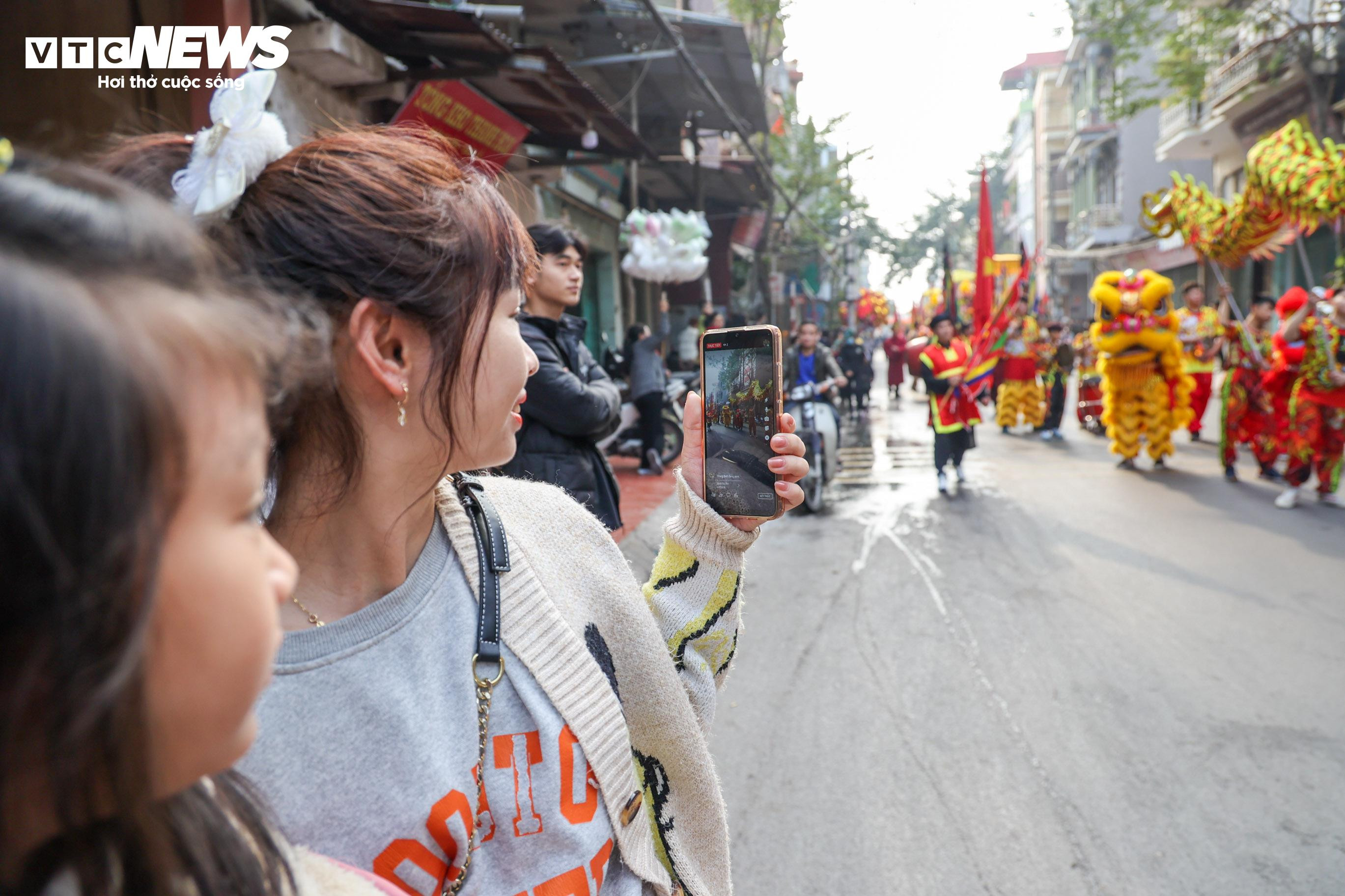 Mùng 4 Tết, làng Đồng Kỵ Bắc Ninh tưng bừng rước đại pháo - 11