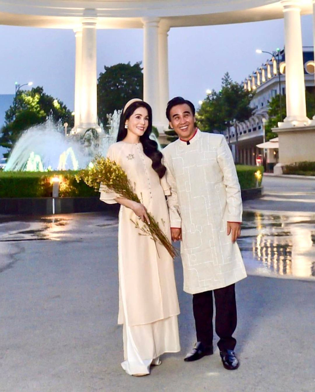 Sao Việt khoe ảnh Valentine: Thanh Hằng hôn chồng, Minh Tú hé lộ ảnh cưới - 4