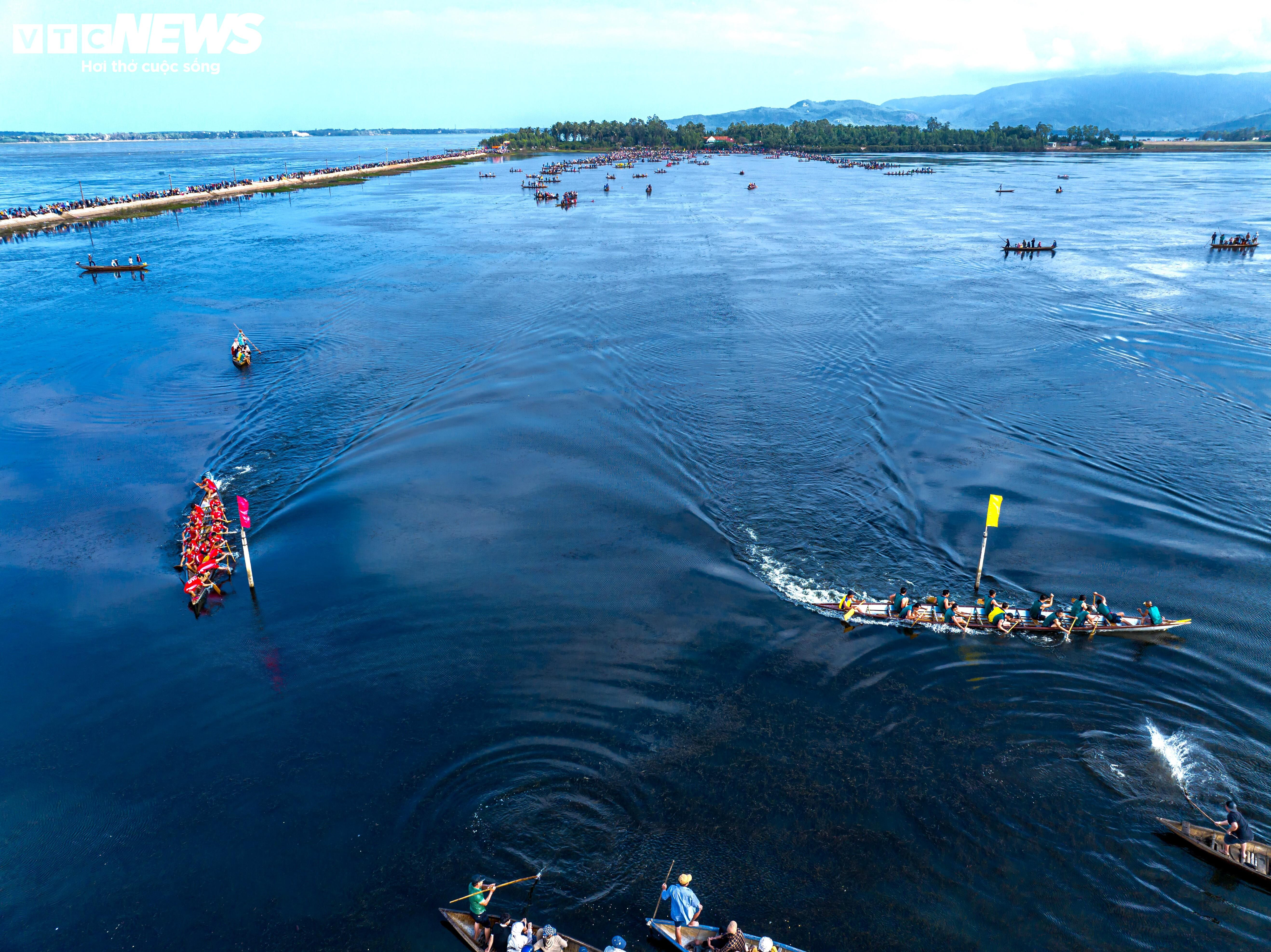 Lễ hội đua thuyền tại Bình Định: Nét văn hoá đặc sắc miền biển - 9