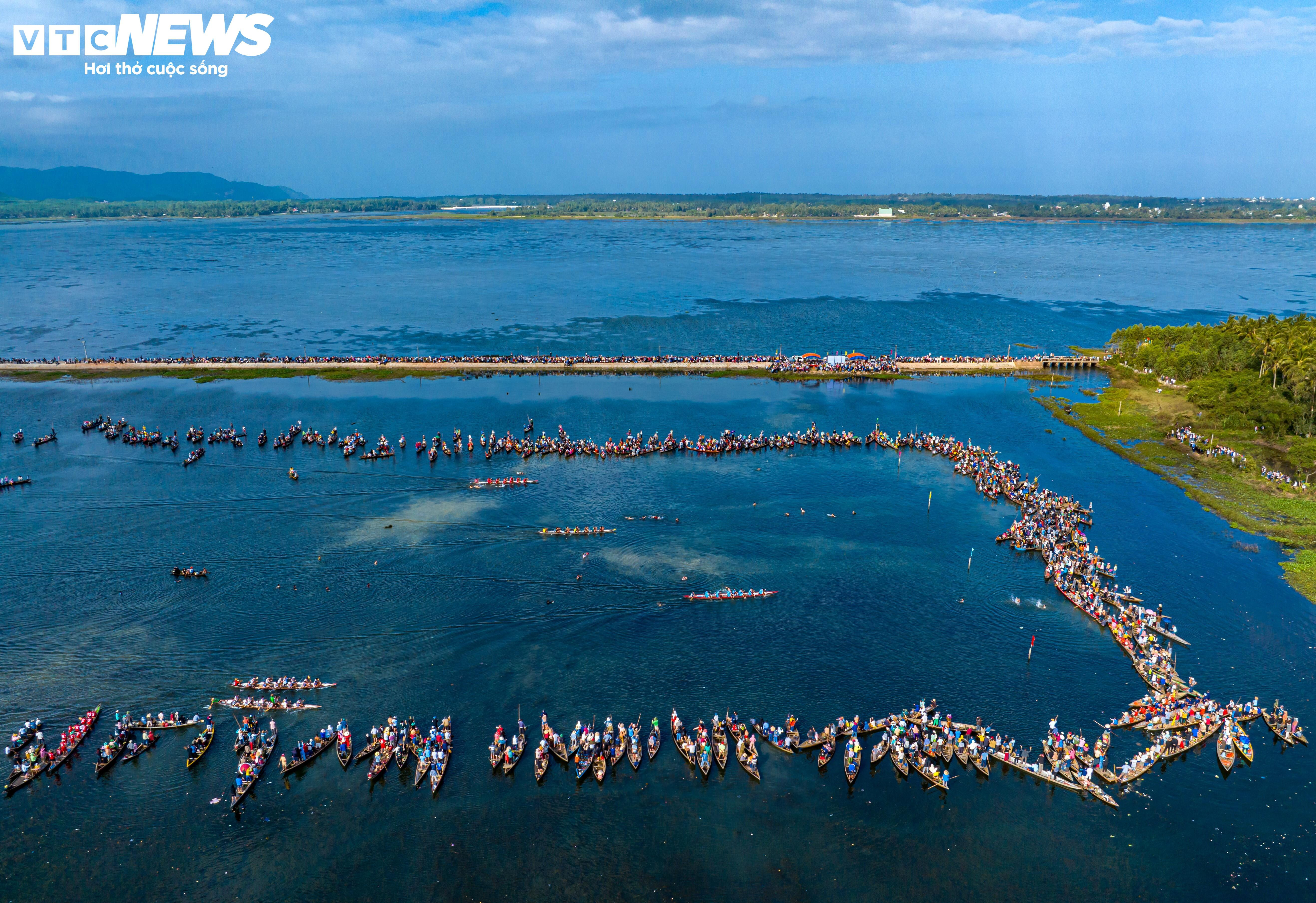 Lễ hội đua thuyền tại Bình Định: Nét văn hoá đặc sắc miền biển - 12