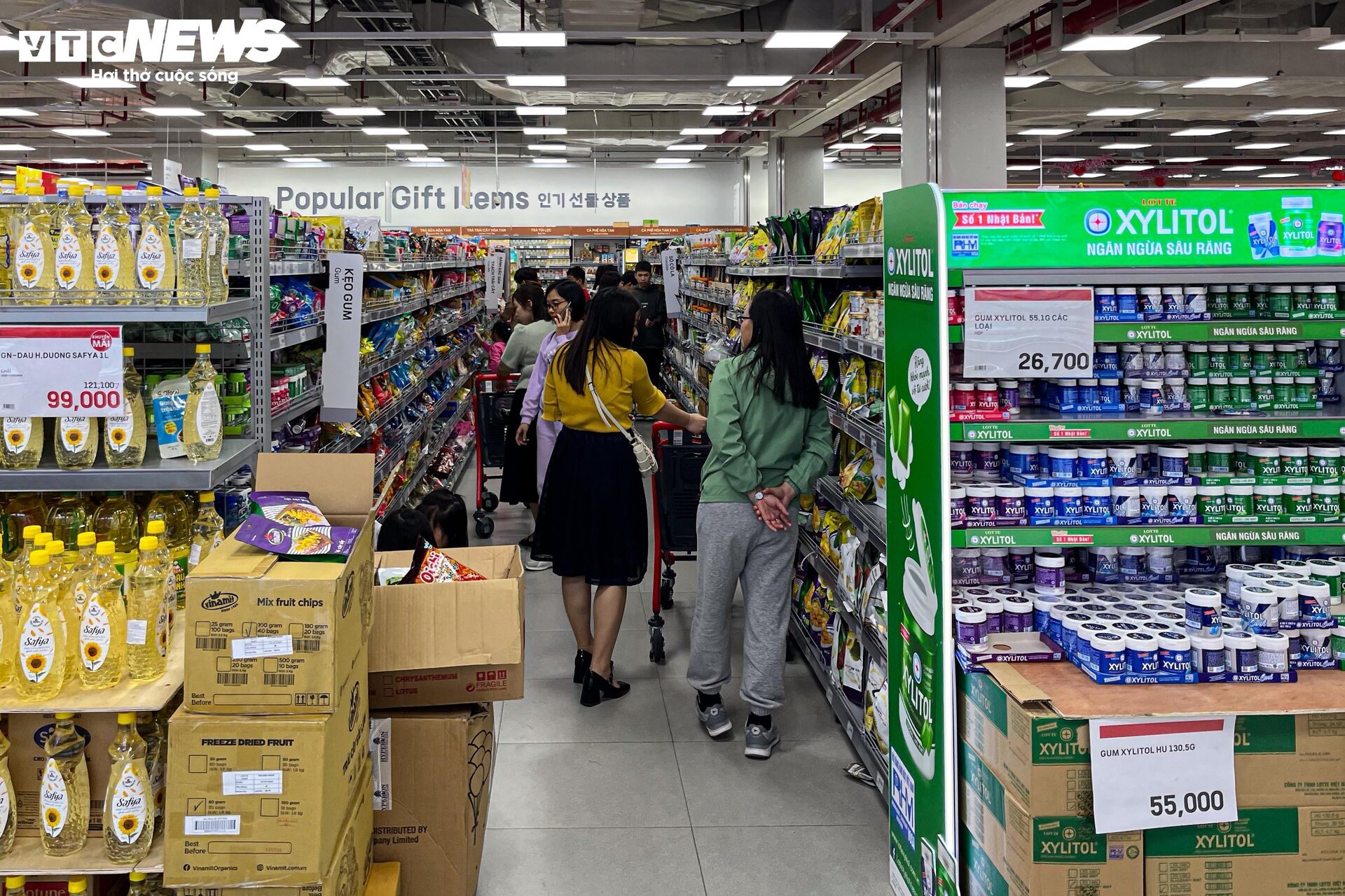 Hàng hóa đầy ắp siêu thị sau kỳ nghỉ Tết Giáp Thìn 2024 - 3