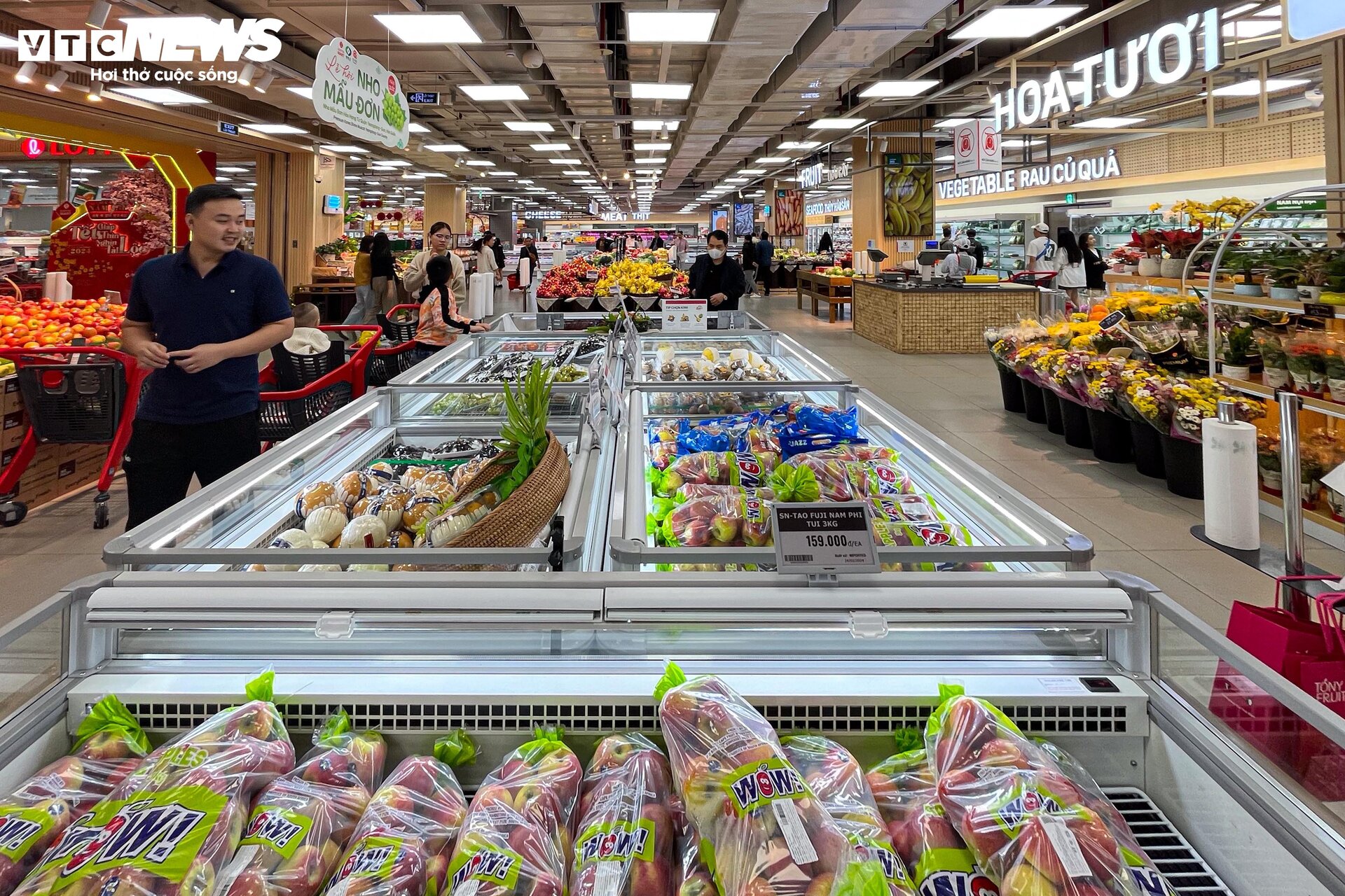 Hàng hóa đầy ắp siêu thị sau kỳ nghỉ Tết Giáp Thìn 2024 - 11