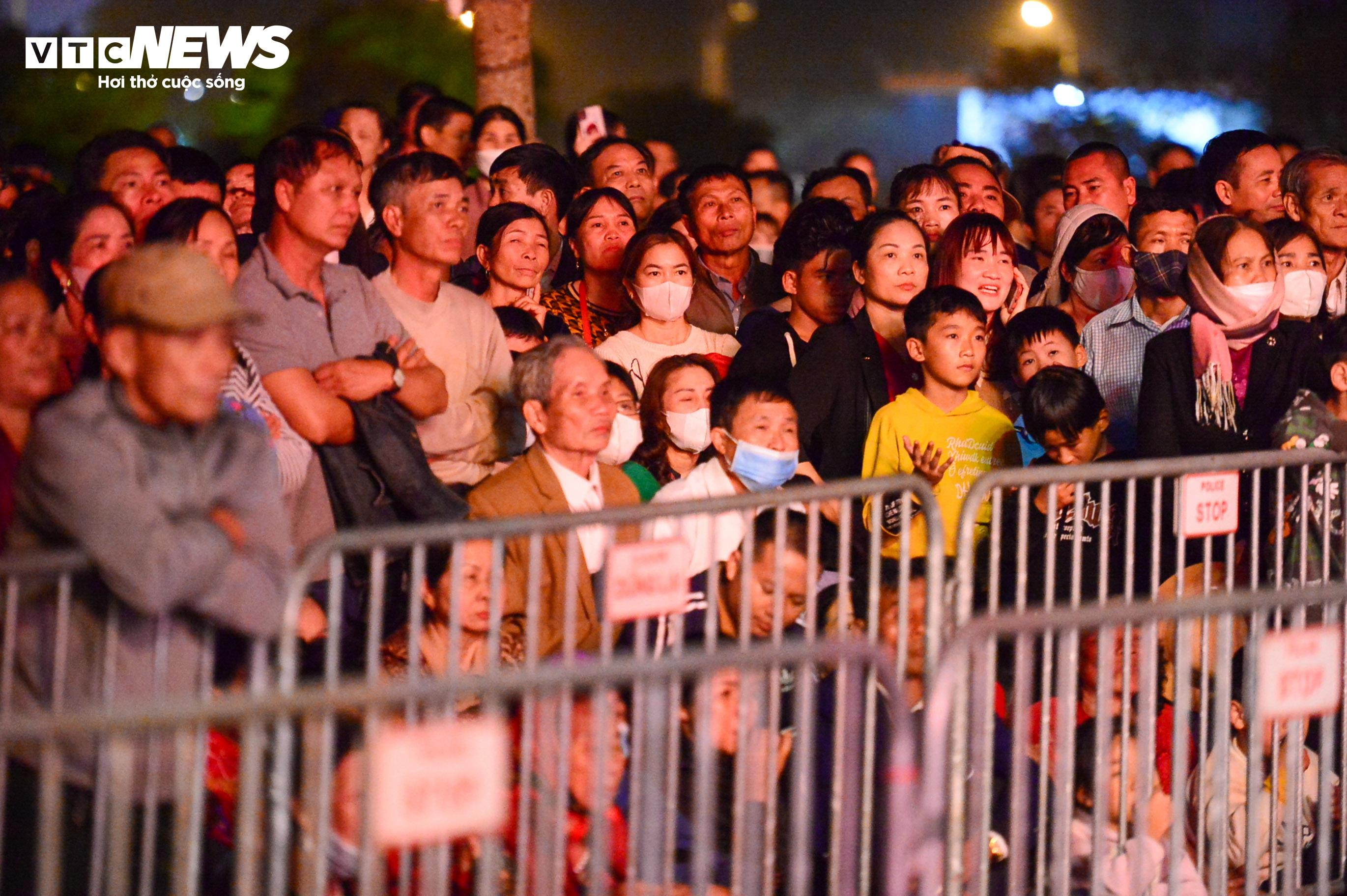 Đền Hai Bà Trưng rực sáng trong đêm với màn trình diễn nghệ thuật ánh sáng 3D - 14