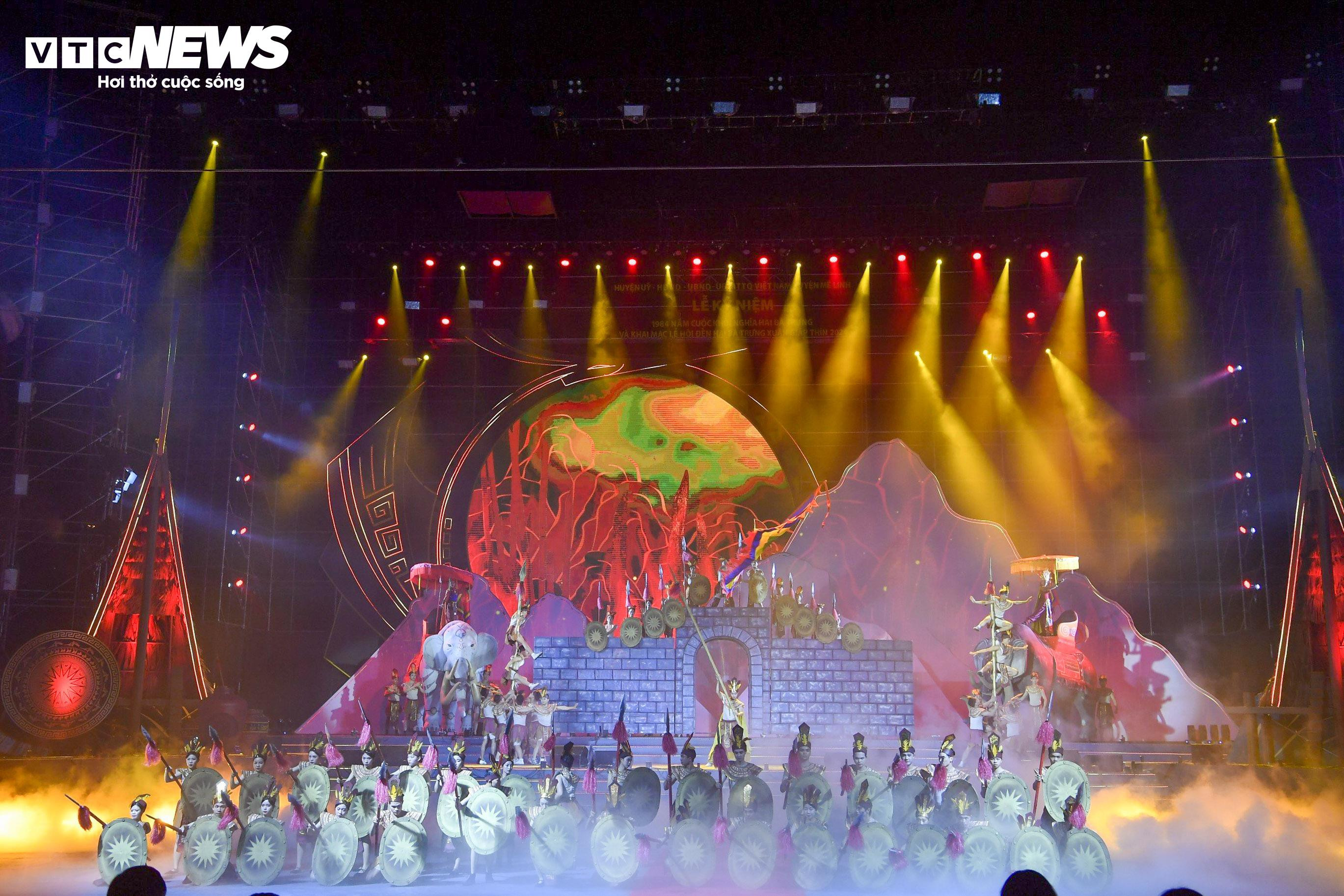 Đền Hai Bà Trưng rực sáng trong đêm với màn trình diễn nghệ thuật ánh sáng 3D - 18