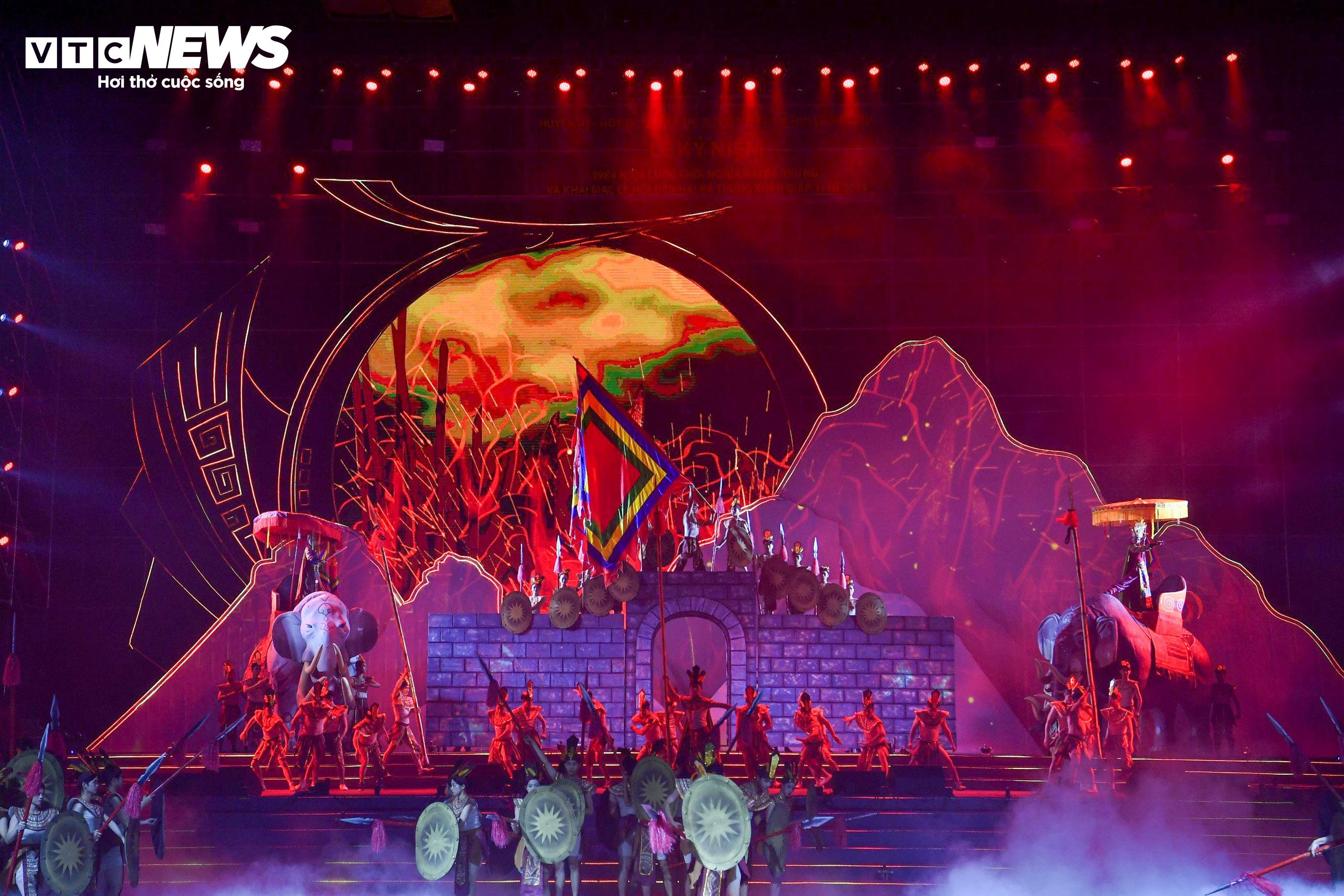 Đền Hai Bà Trưng rực sáng trong đêm với màn trình diễn nghệ thuật ánh sáng 3D - 5