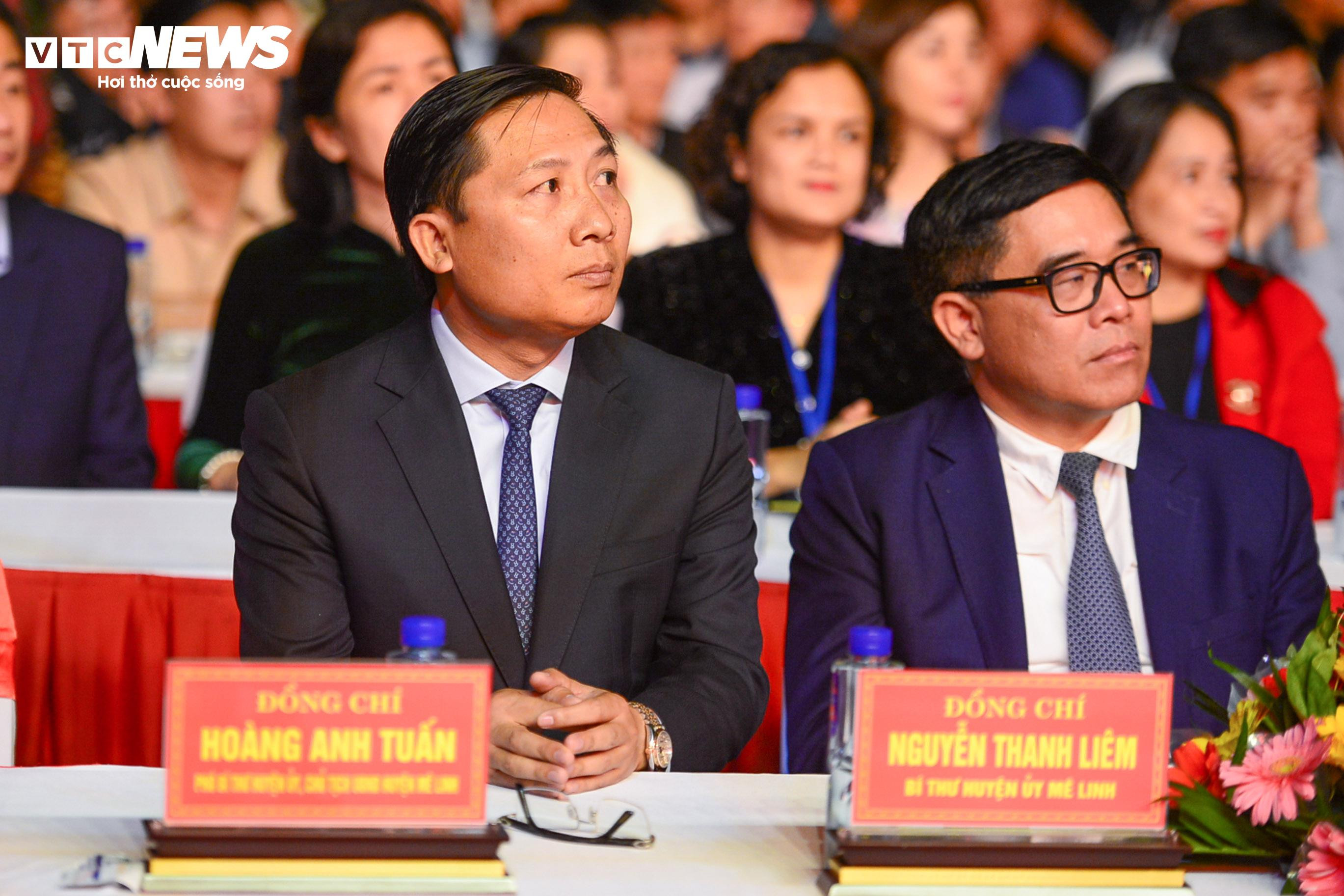 Đền Hai Bà Trưng rực sáng trong đêm với màn trình diễn nghệ thuật ánh sáng 3D - 4