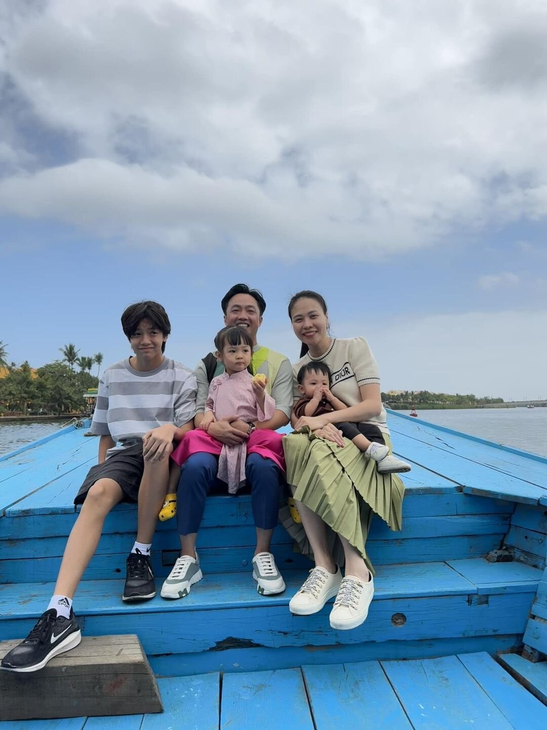 Sao Việt 16/2: Con gái Vũ Linh tưởng nhớ bố, Cường Đô La nịnh bà xã - 2