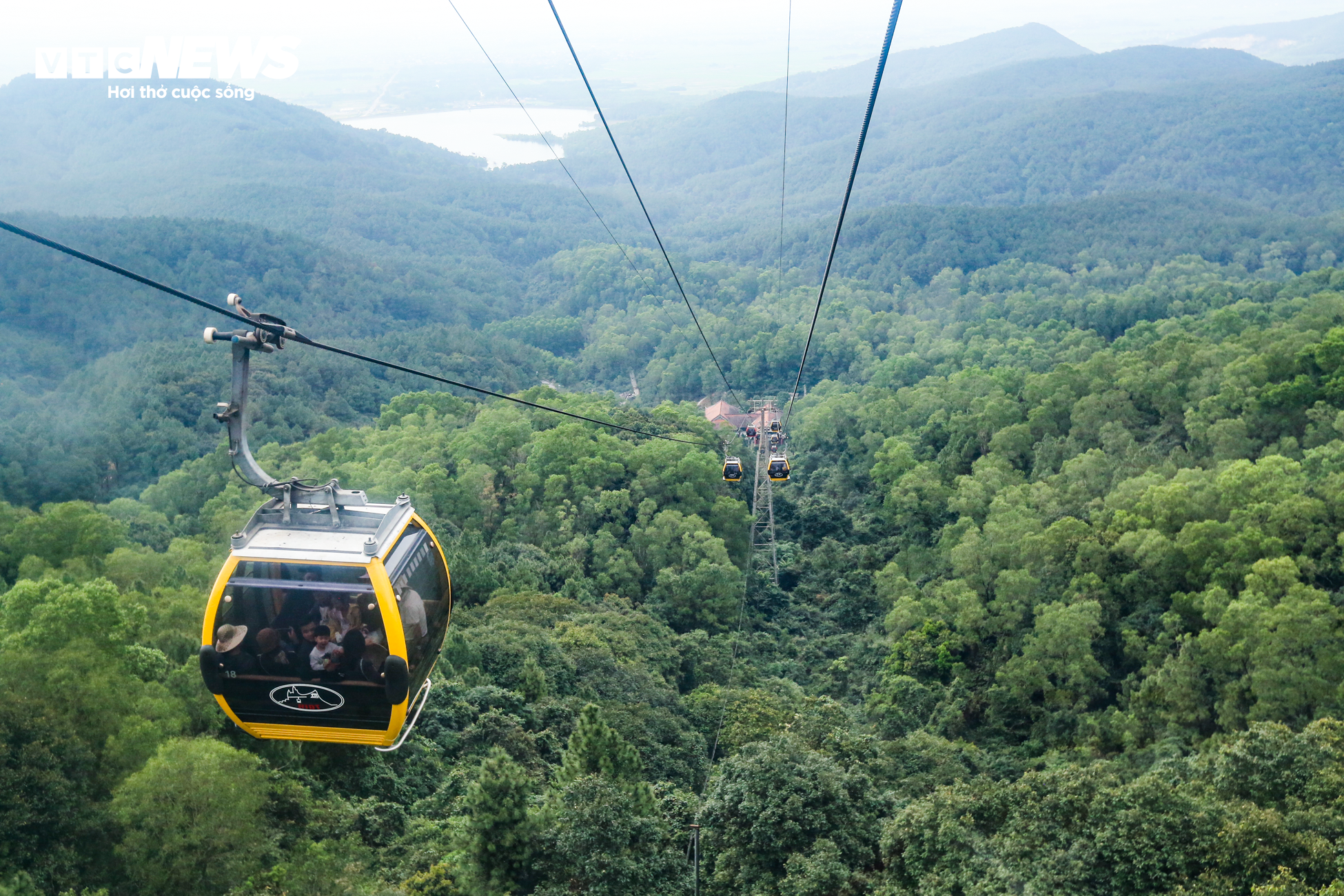 Hàng nghìn người chen chúc lên chùa Hương Tích trẩy hội đầu năm - 5