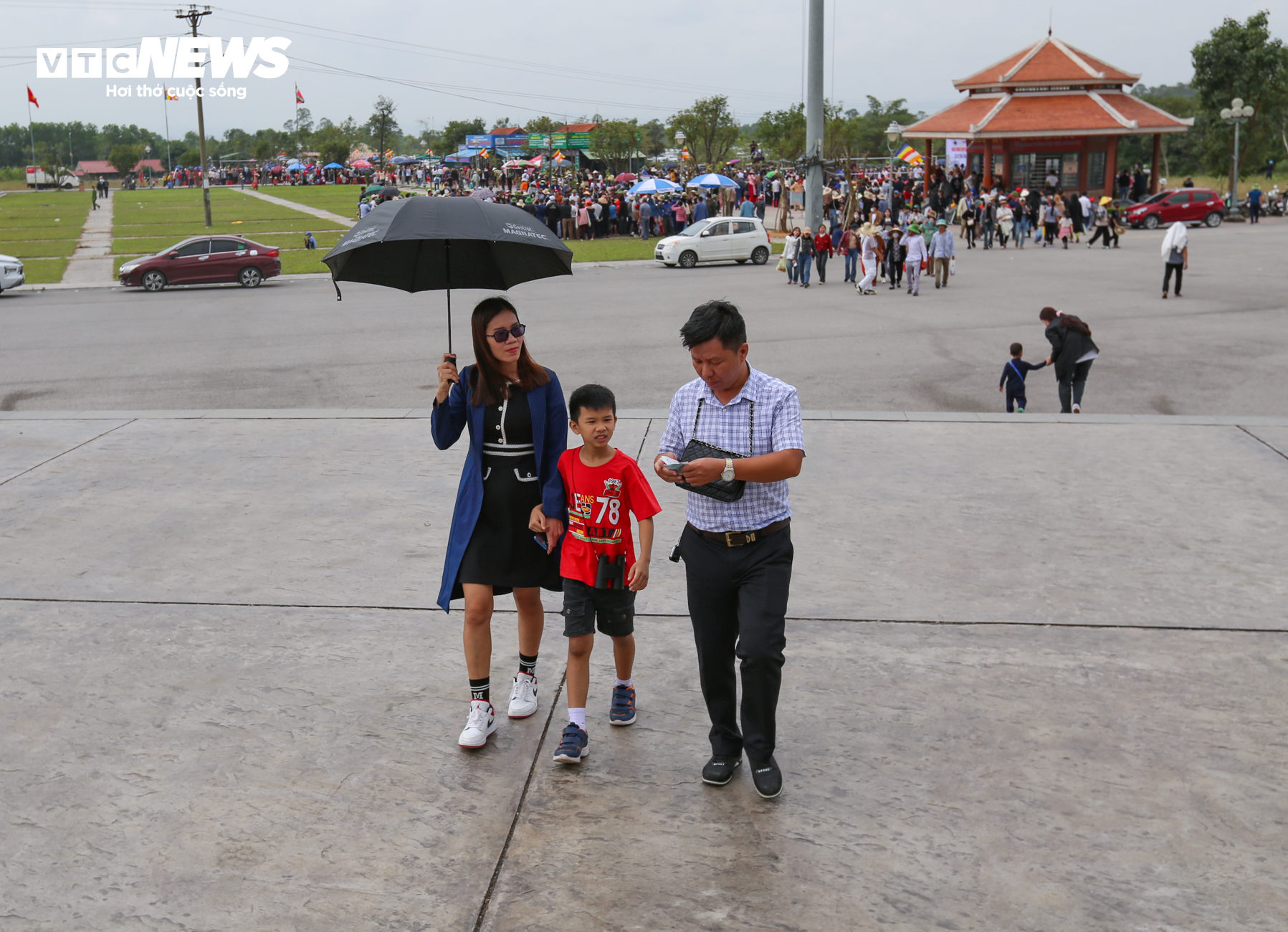 Hàng nghìn người chen chúc lên chùa Hương Tích trẩy hội đầu năm - 15