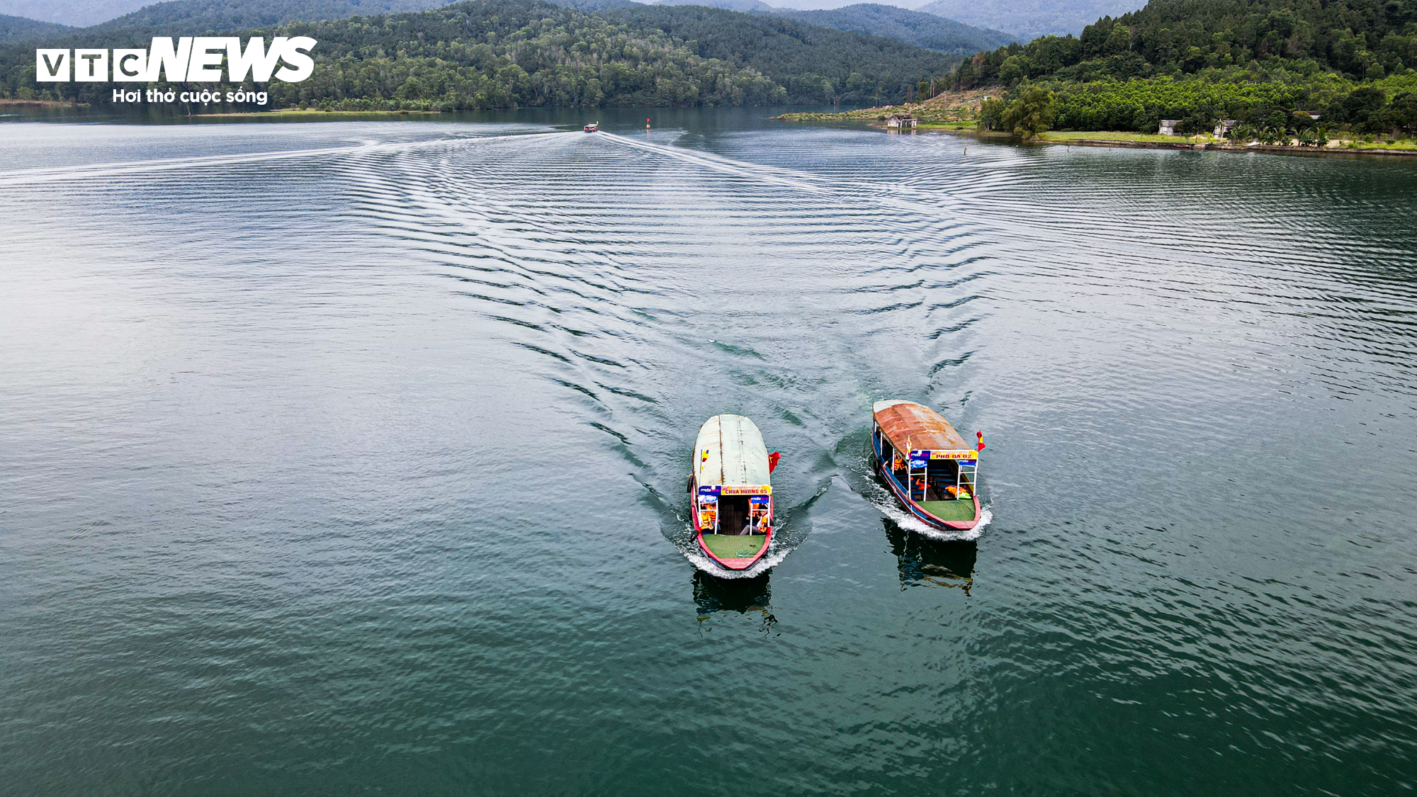 Hàng nghìn người chen chúc lên chùa Hương Tích trẩy hội đầu năm - 17