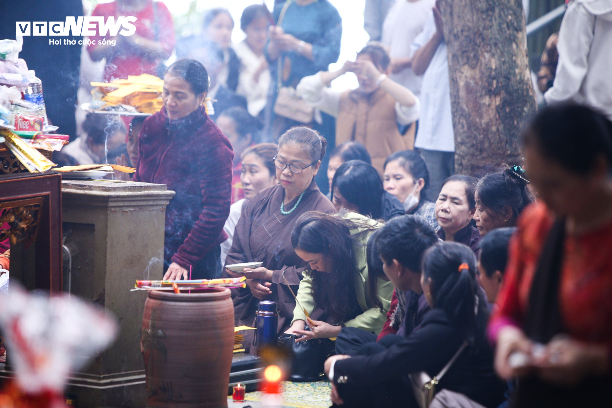 Hàng nghìn người chen chúc lên chùa Hương Tích trẩy hội đầu năm - 19