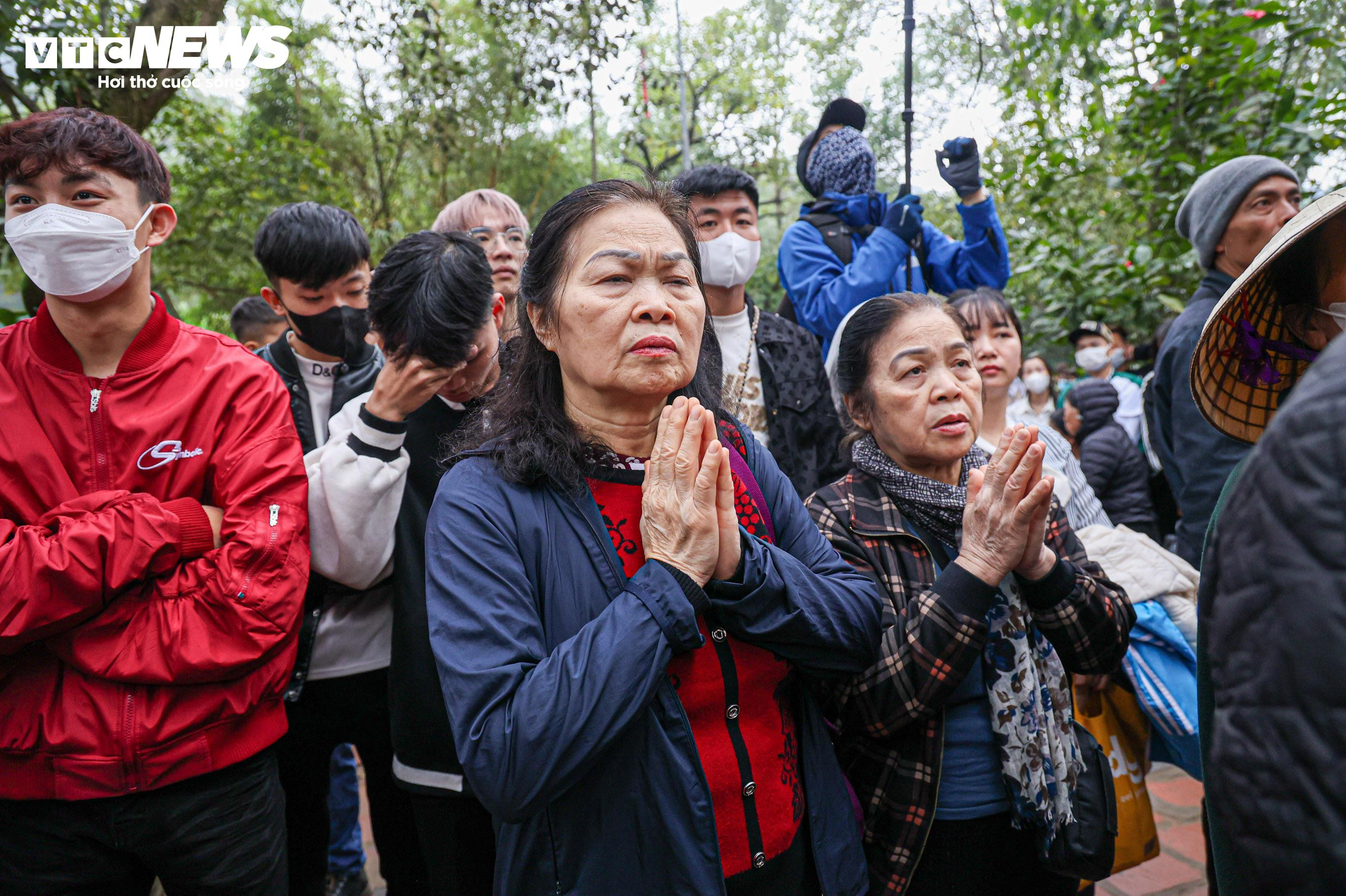 'Tướng bà' 10 tuổi được bảo vệ nghiêm ngặt tại lễ khai hội đền Gióng - 15