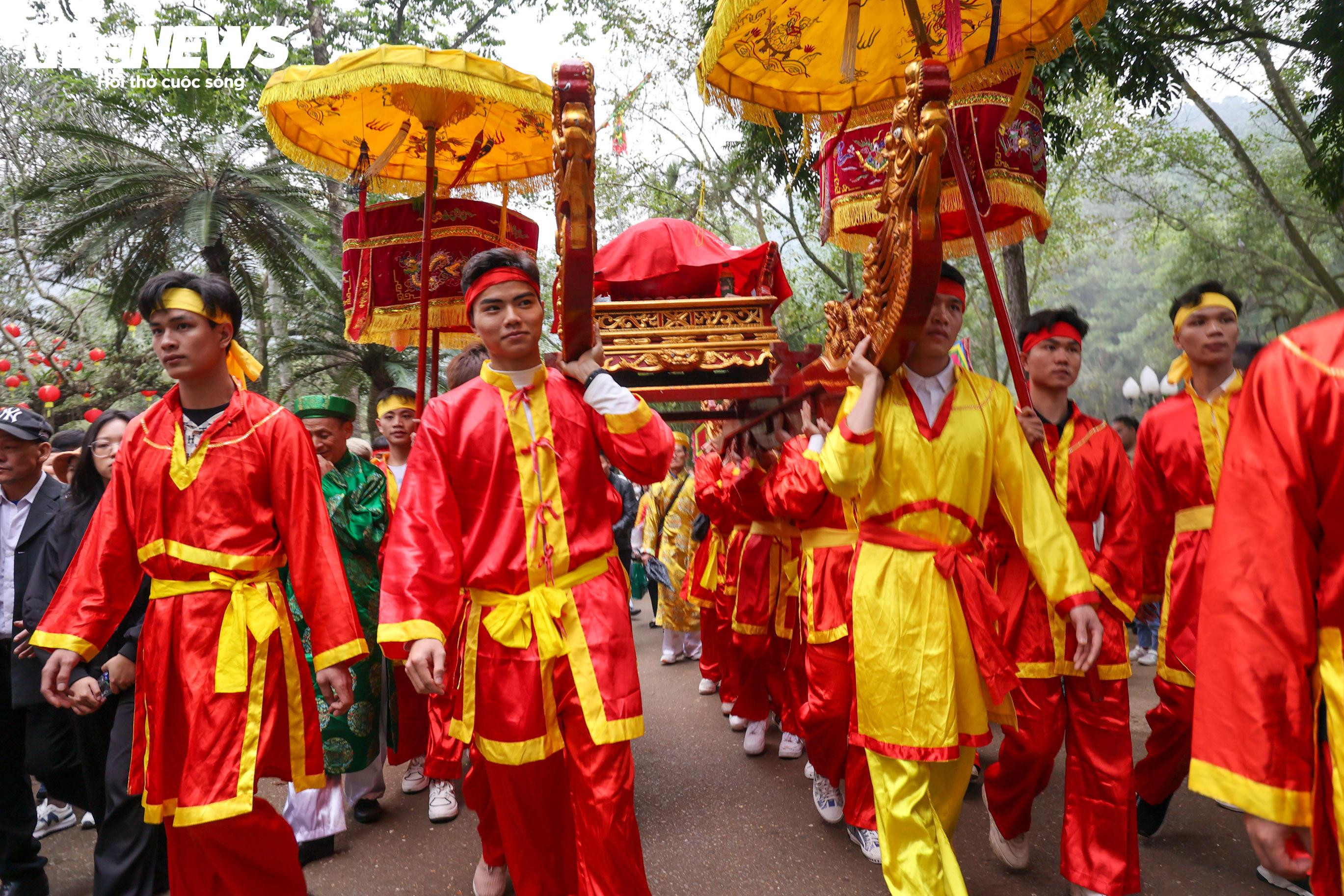 'Tướng bà' 10 tuổi được bảo vệ nghiêm ngặt tại lễ khai hội đền Gióng - 7