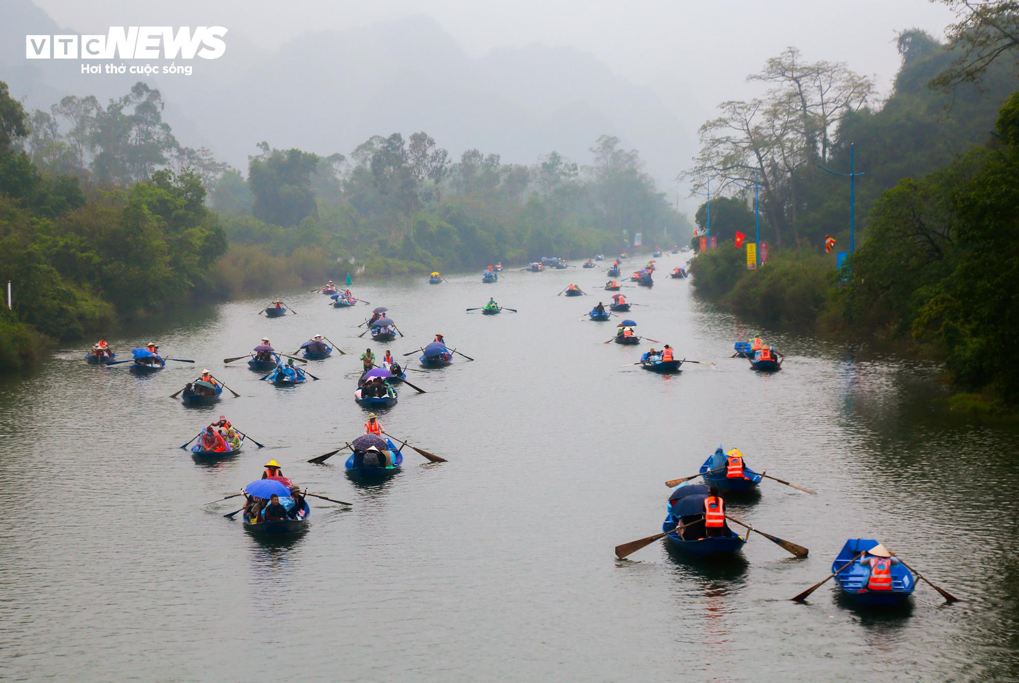 Biển người trẩy hội chùa Hương trong ngày đầu khai hội - 2