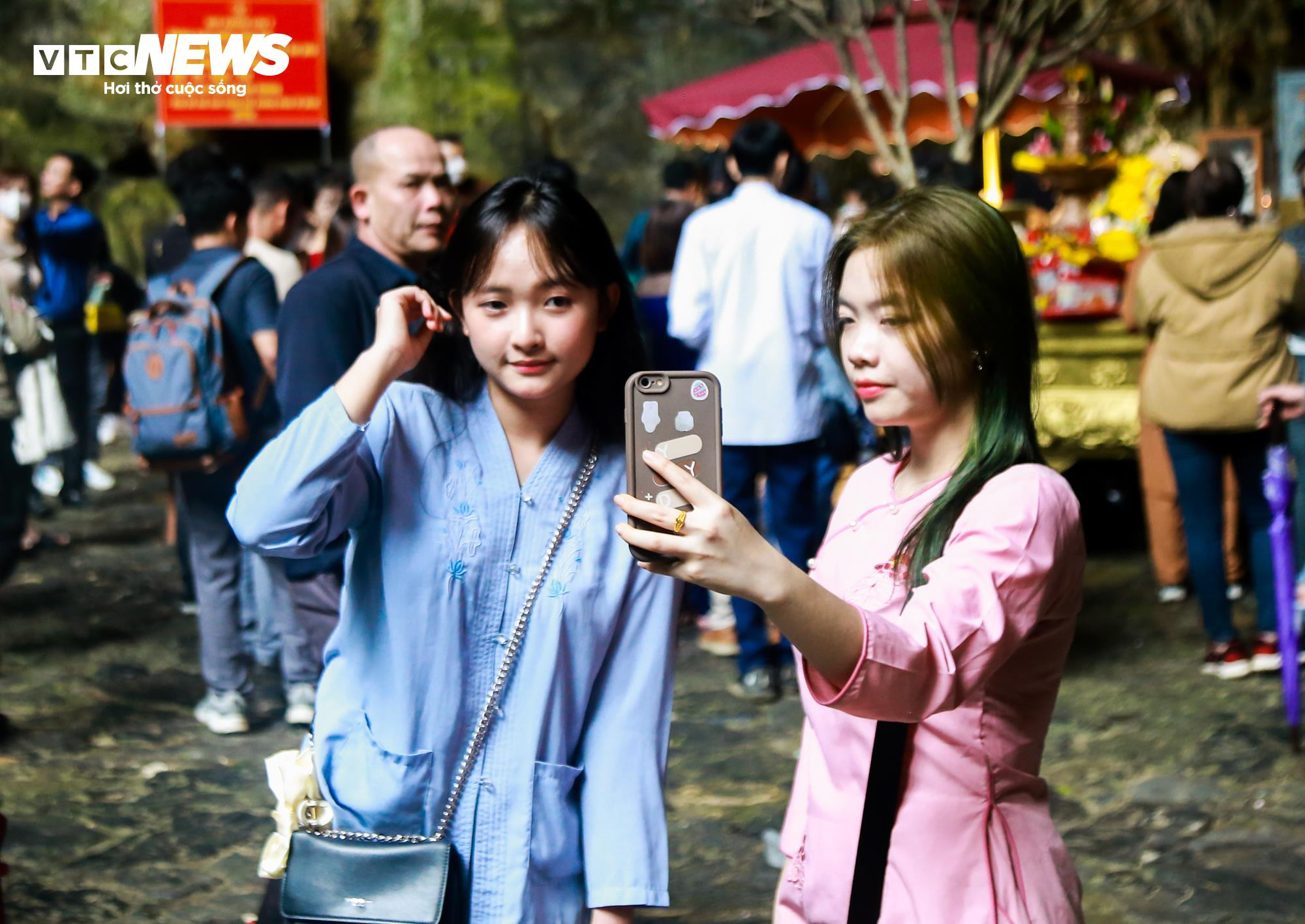 Biển người trẩy hội chùa Hương trong ngày đầu khai hội - 14