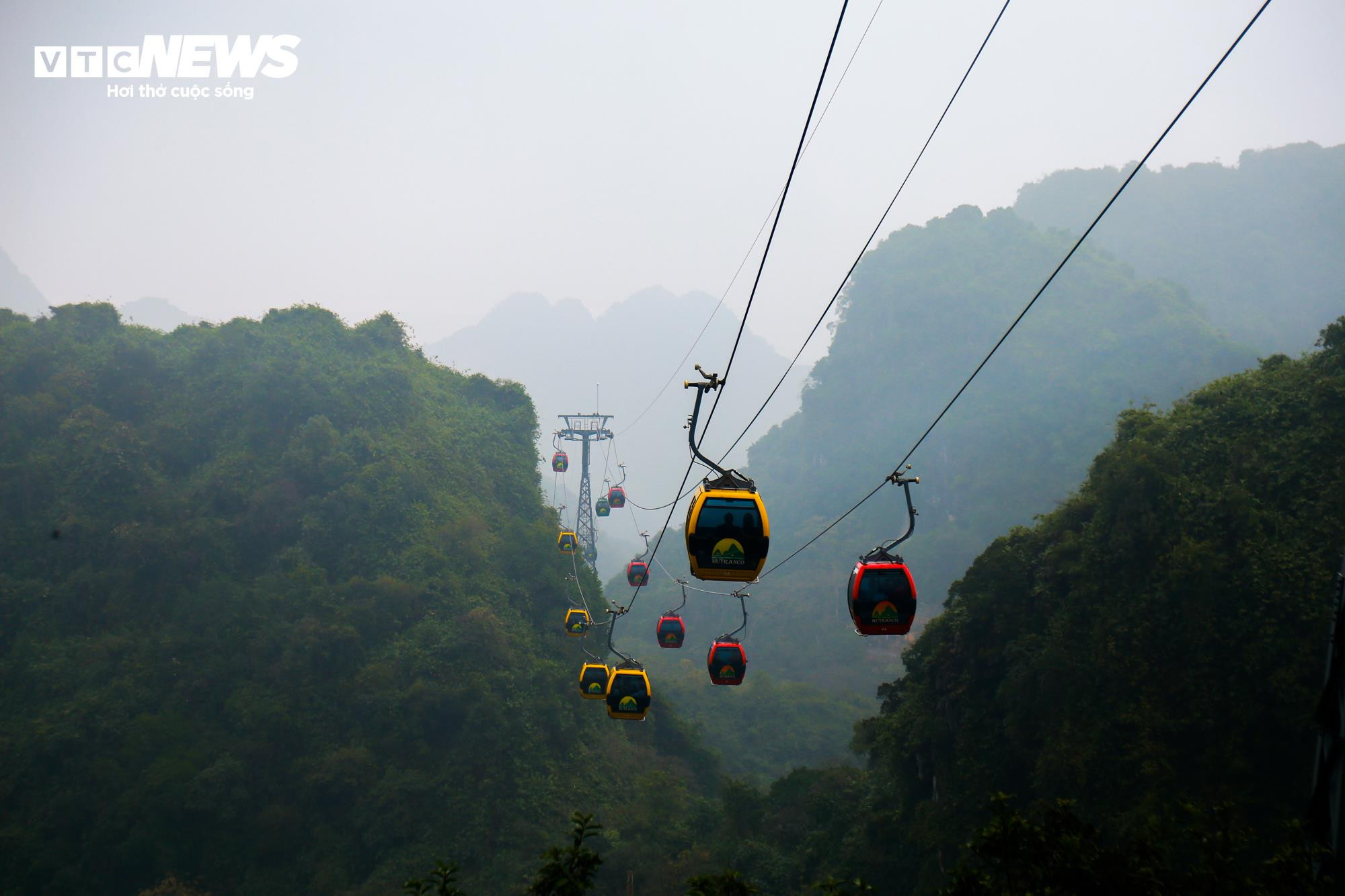 Biển người trẩy hội chùa Hương trong ngày đầu khai hội - 16