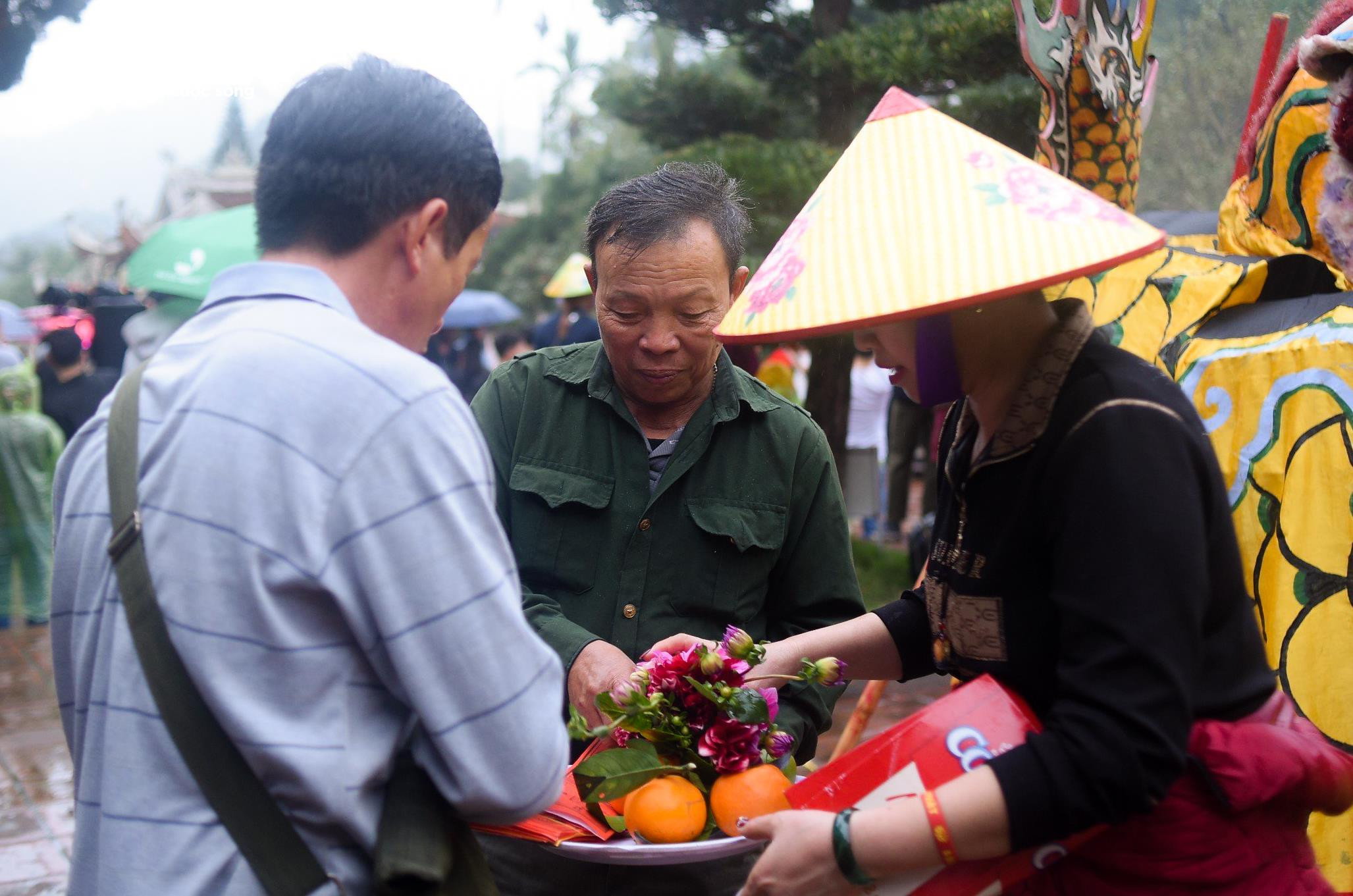 Biển người trẩy hội chùa Hương trong ngày đầu khai hội - 8