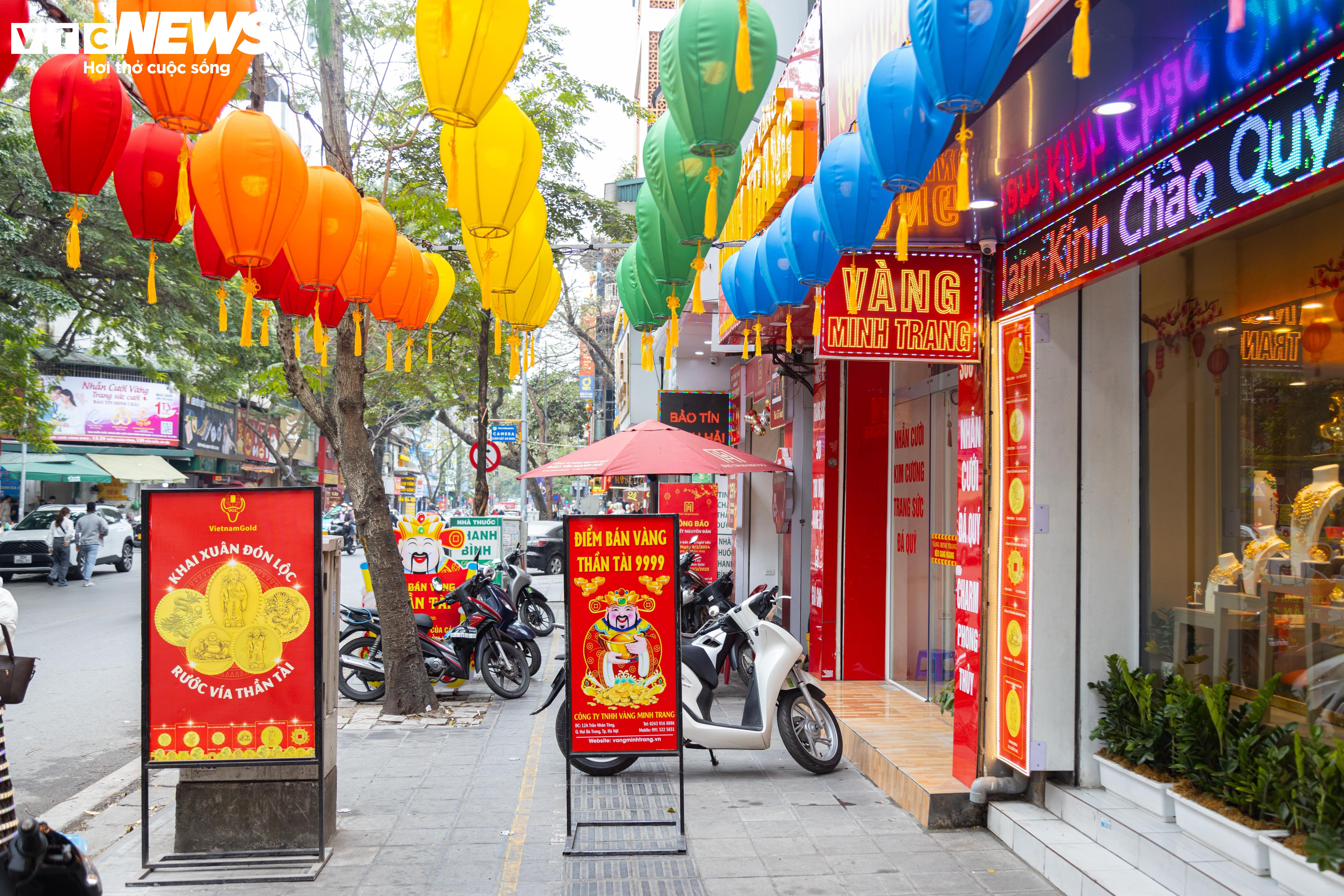 Cửa hàng vàng Hà Nội trang hoàng bắt mắt, chuẩn bị hốt bạc ngày vía Thần Tài - 1
