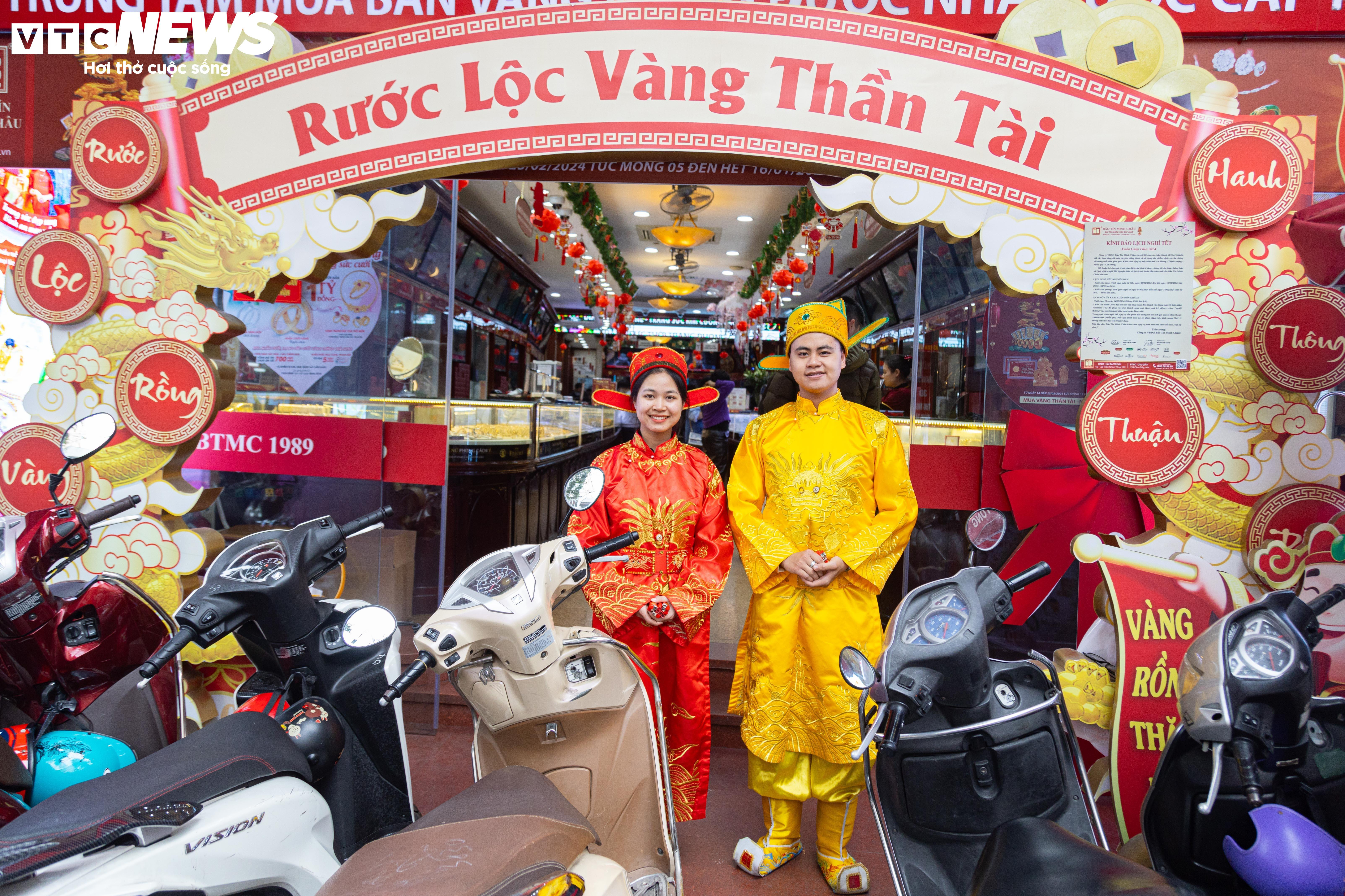 Cửa hàng vàng Hà Nội trang hoàng bắt mắt, chuẩn bị hốt bạc ngày vía Thần Tài - 3