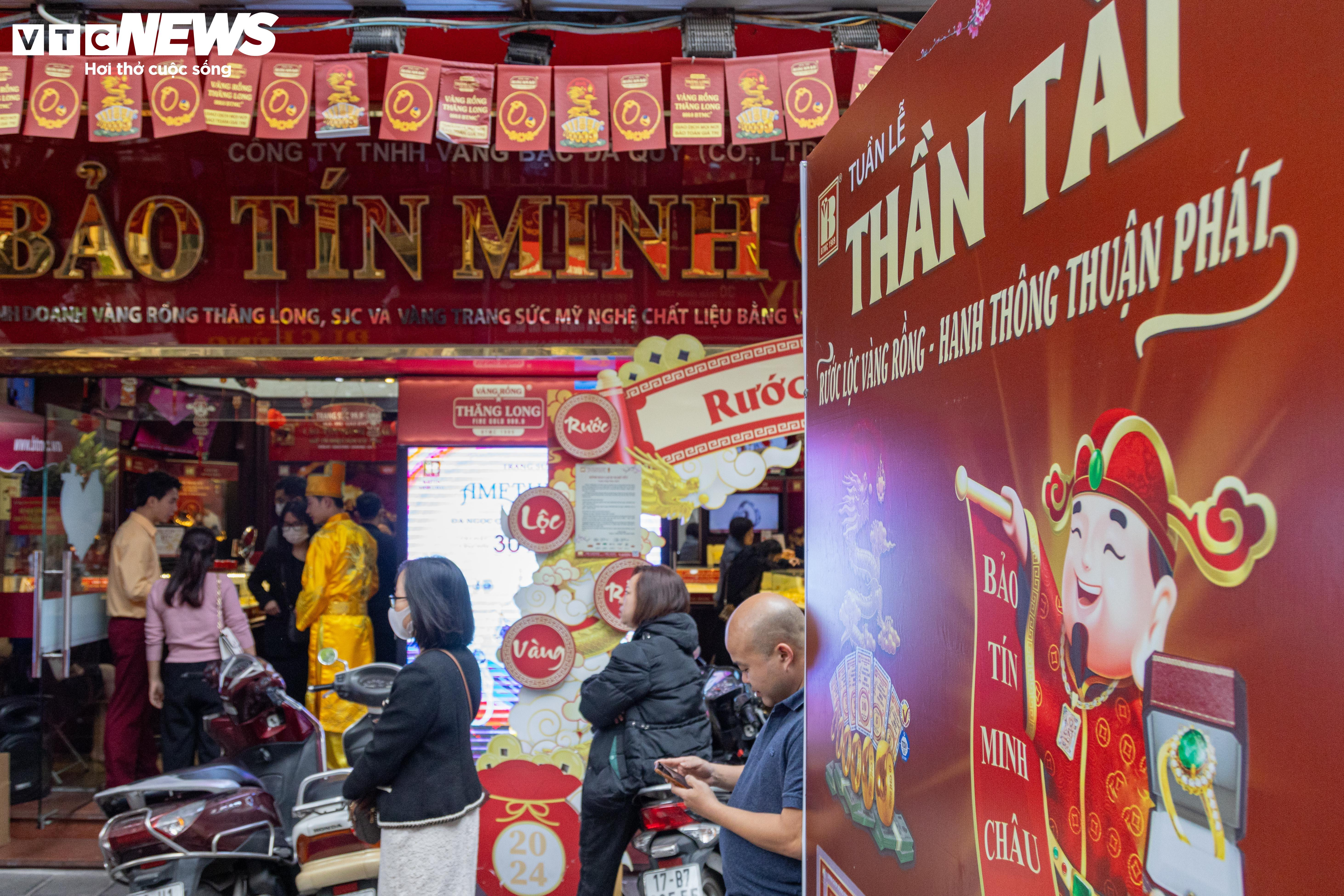 Cửa hàng vàng Hà Nội trang hoàng bắt mắt, chuẩn bị hốt bạc ngày vía Thần Tài - 4