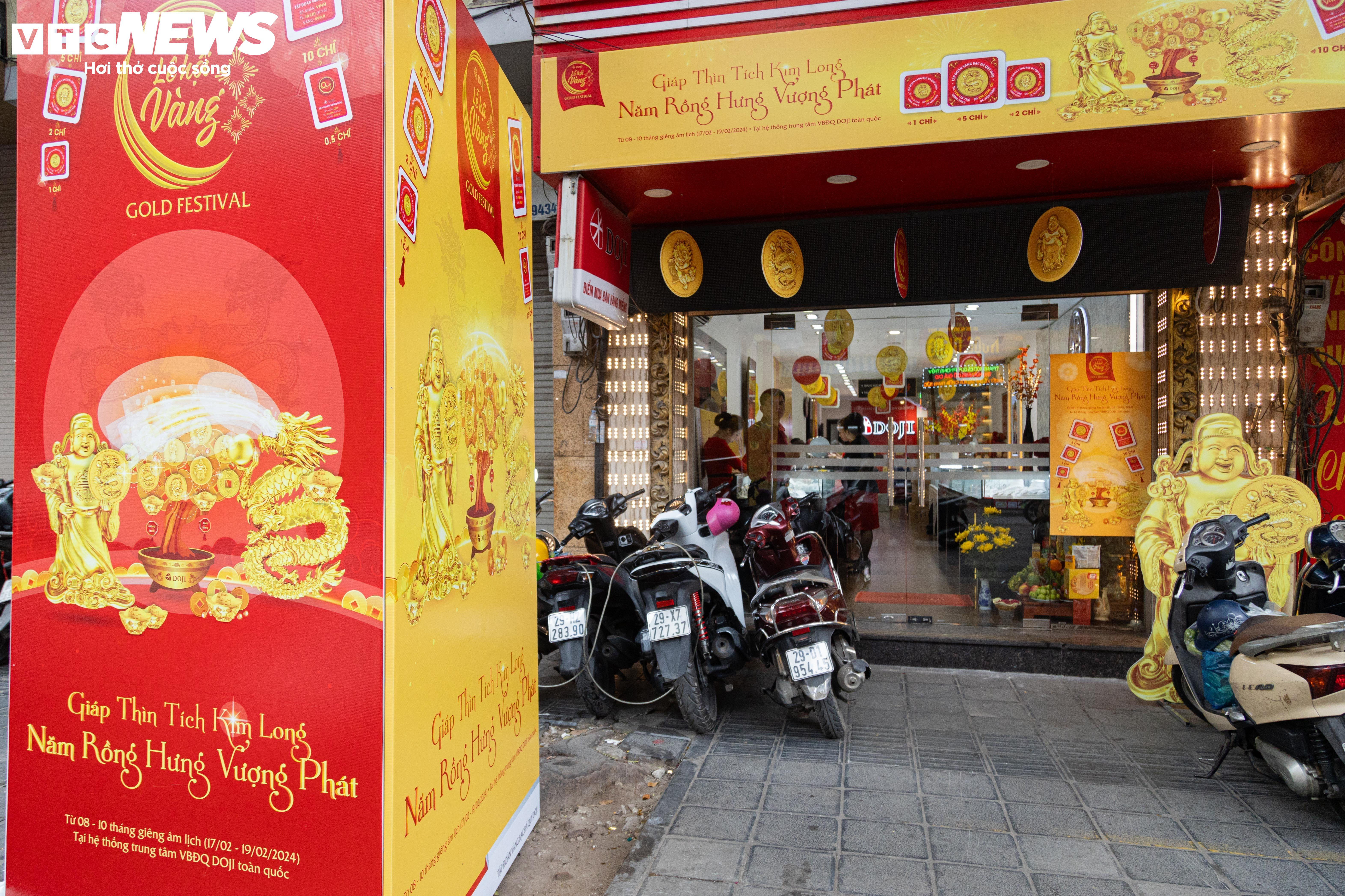 Cửa hàng vàng Hà Nội trang hoàng bắt mắt, chuẩn bị hốt bạc ngày vía Thần Tài - 8