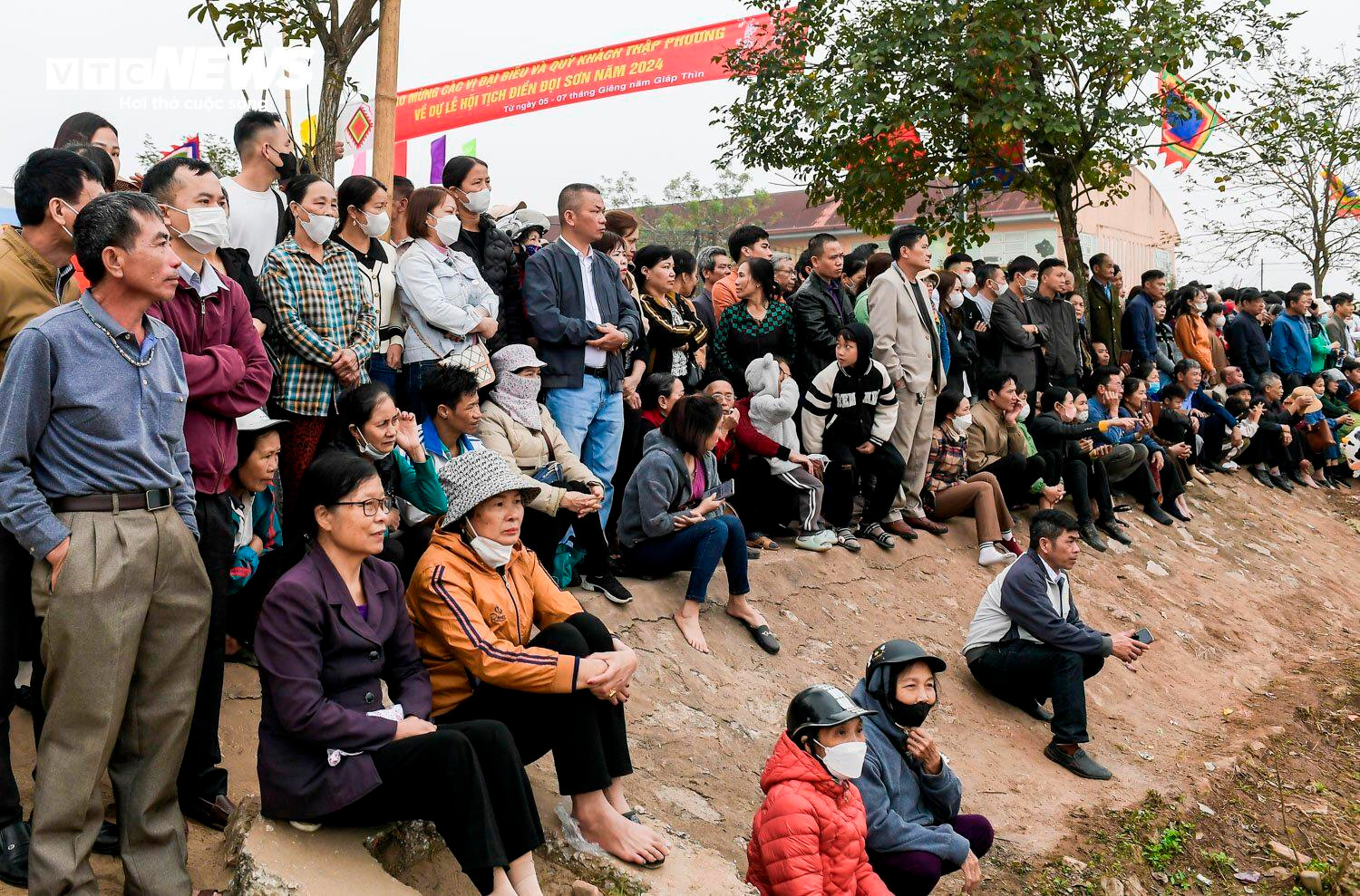 Lão nông đóng giả vua, mặc long bào đi cày trong lễ hội Tịch điền ở Hà Nam - 14