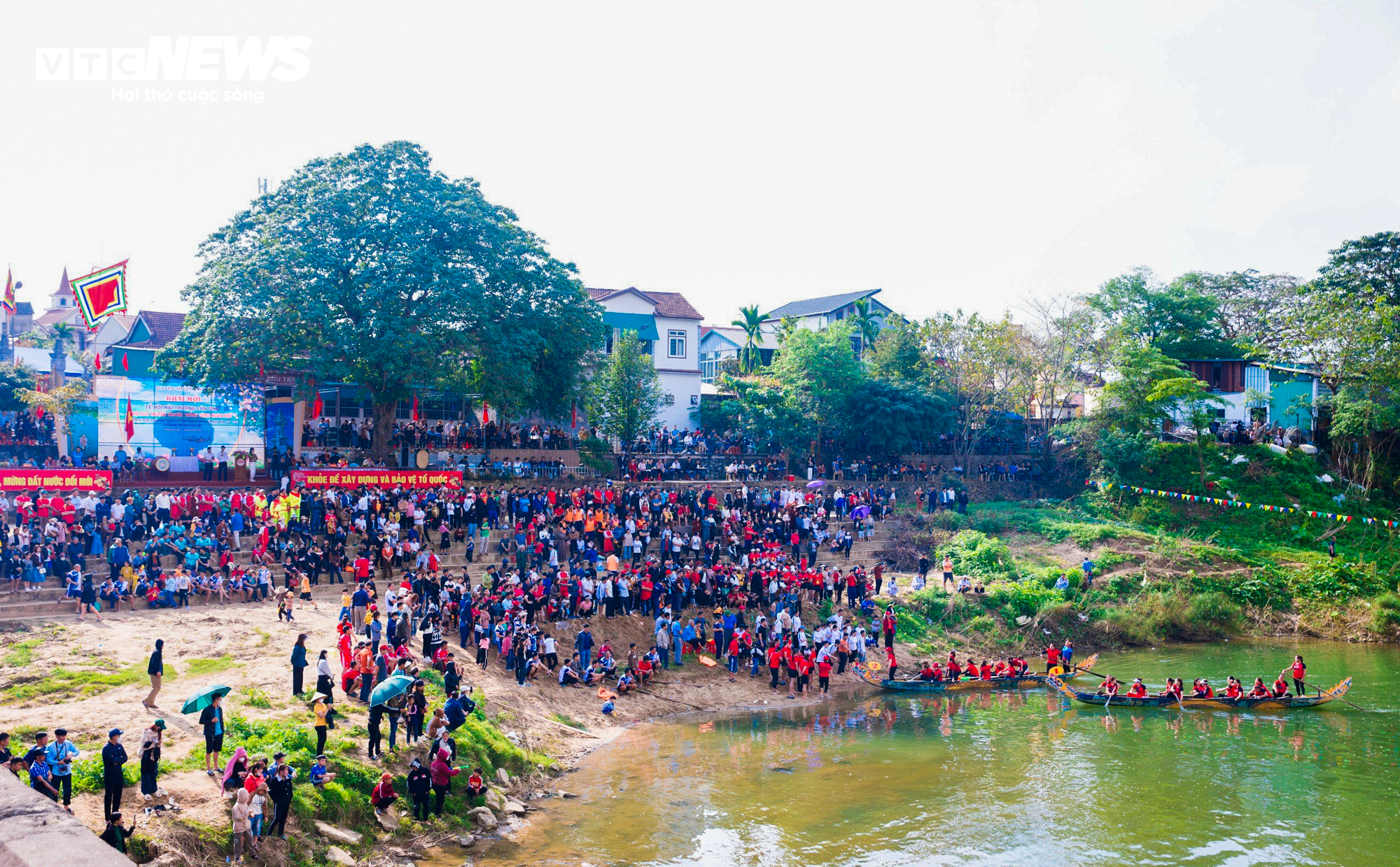 Hà Tĩnh: Nín thở xem các bóng hồng đua thuyền trên sông Ngàn Phố - 11