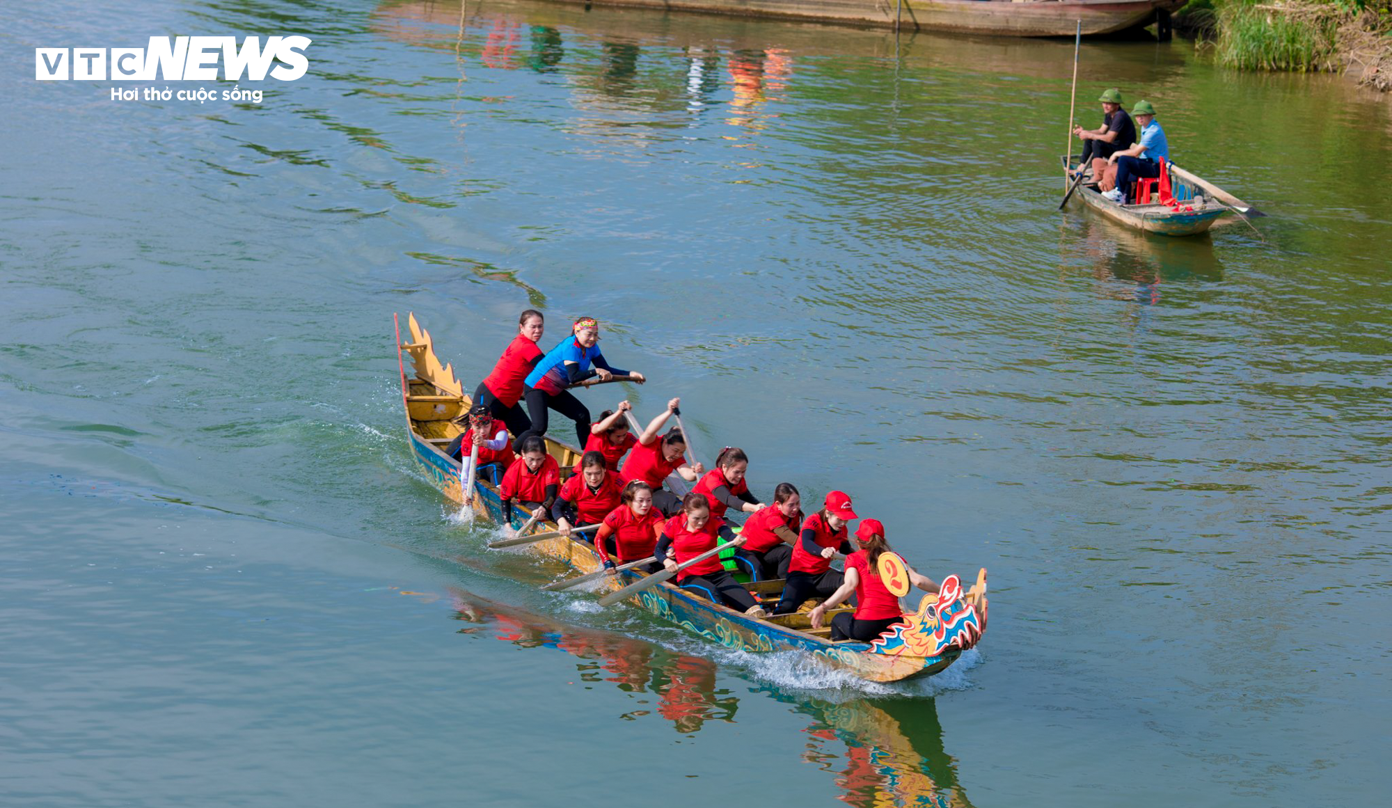 Hà Tĩnh: Nín thở xem các bóng hồng đua thuyền trên sông Ngàn Phố - 3