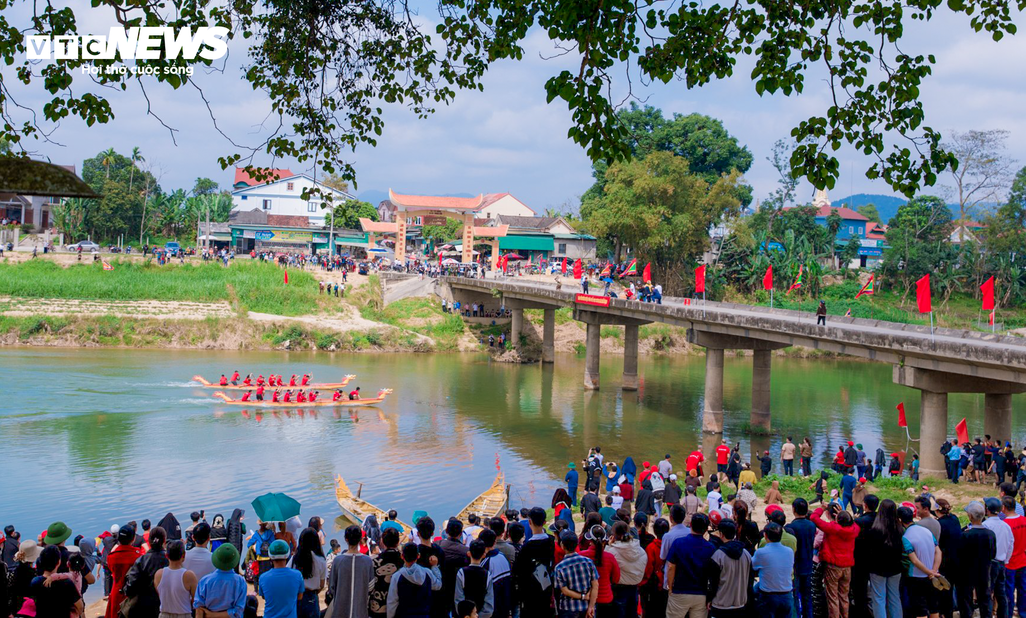 Hà Tĩnh: Nín thở xem các bóng hồng đua thuyền trên sông Ngàn Phố - 12
