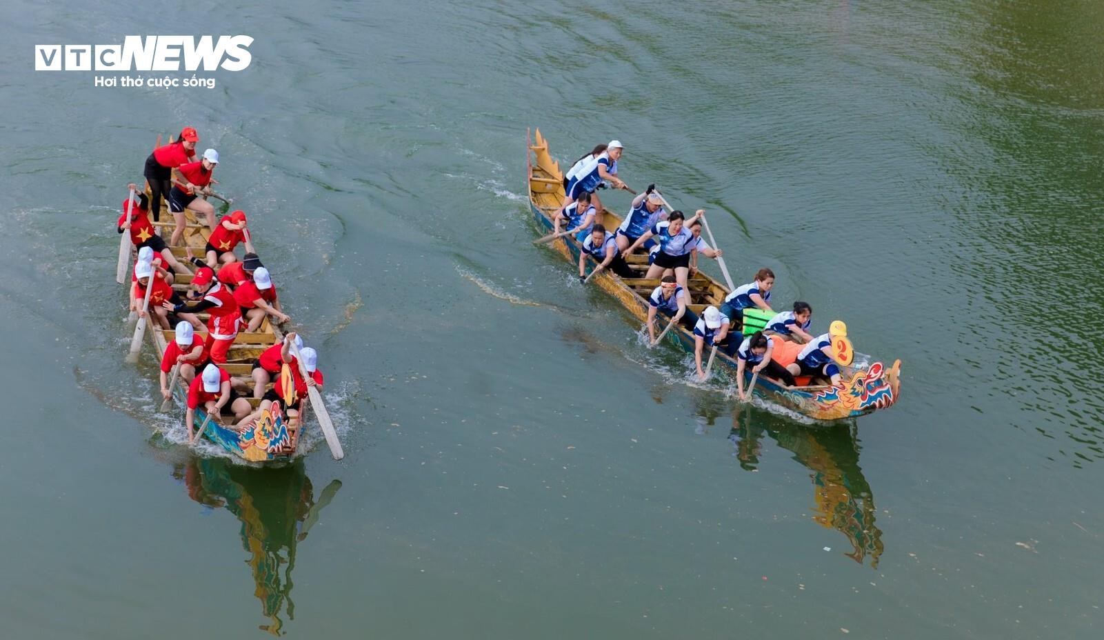 Hà Tĩnh: Nín thở xem các bóng hồng đua thuyền trên sông Ngàn Phố - 10