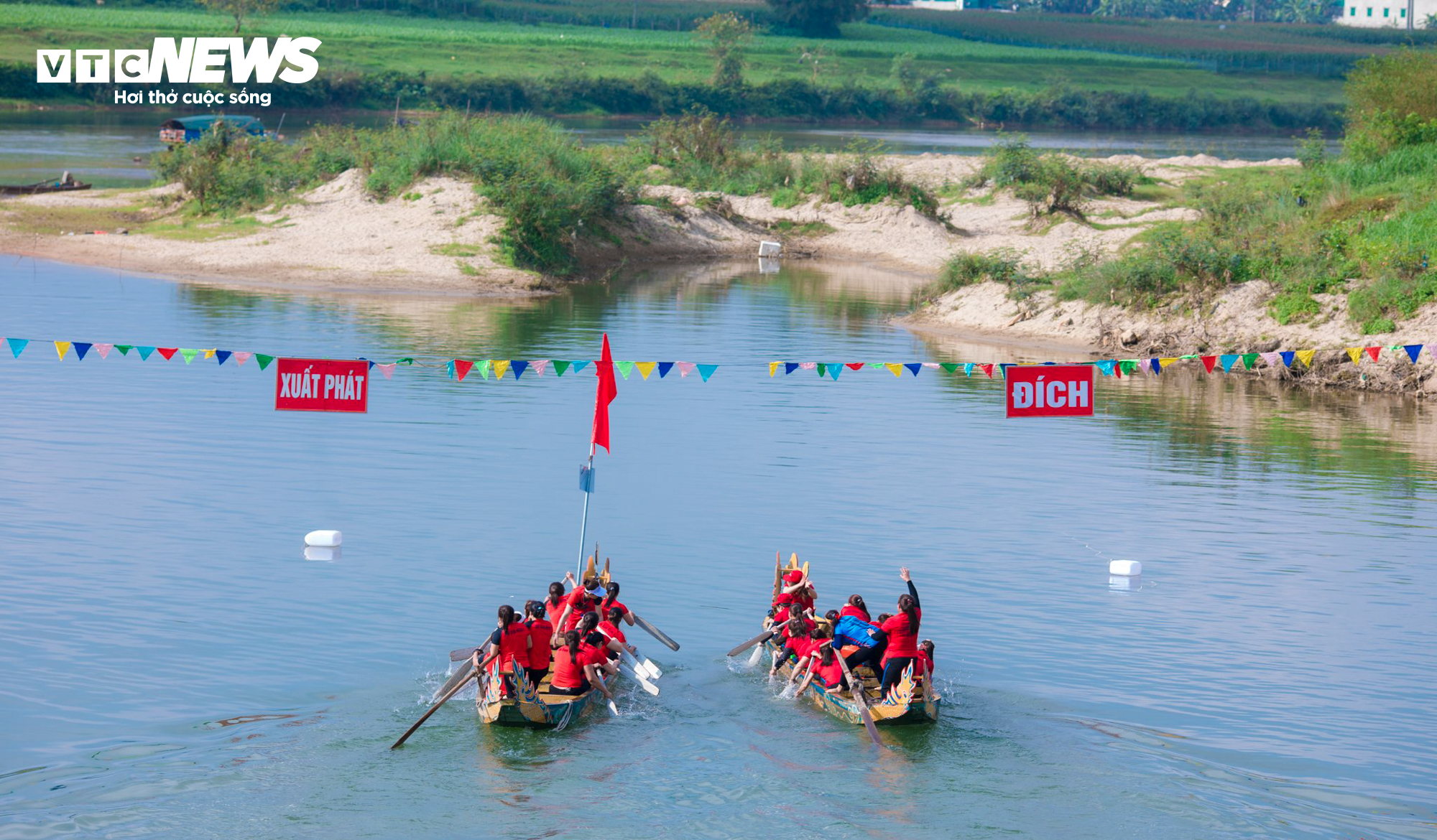 Hà Tĩnh: Nín thở xem các bóng hồng đua thuyền trên sông Ngàn Phố - 7