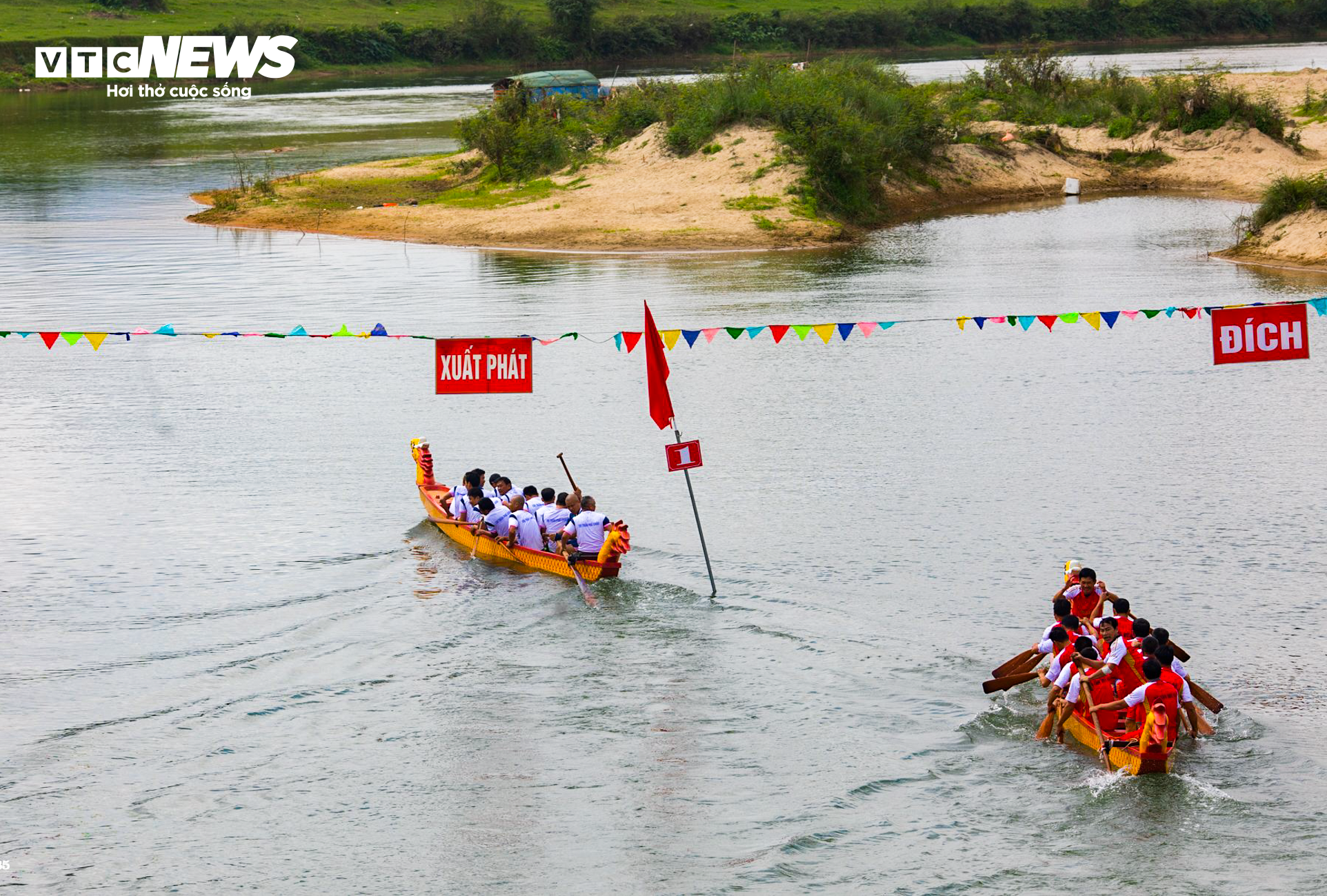 Hà Tĩnh: Nín thở xem các bóng hồng đua thuyền trên sông Ngàn Phố - 6