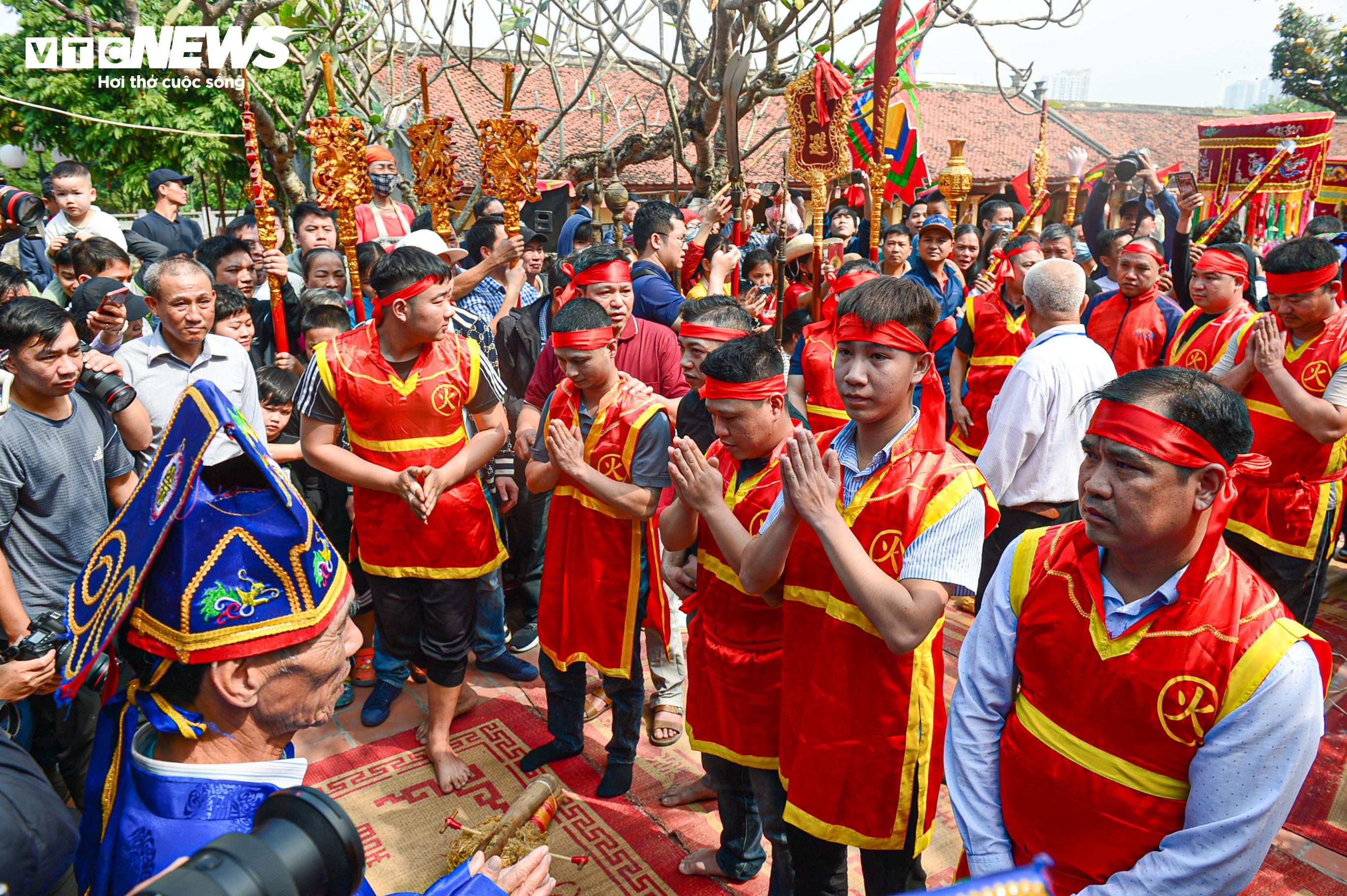 Dân nổi lửa thi nấu cơm, khắp sân đình Thị Cấm, Hà Nội thơm mùi khói - 6