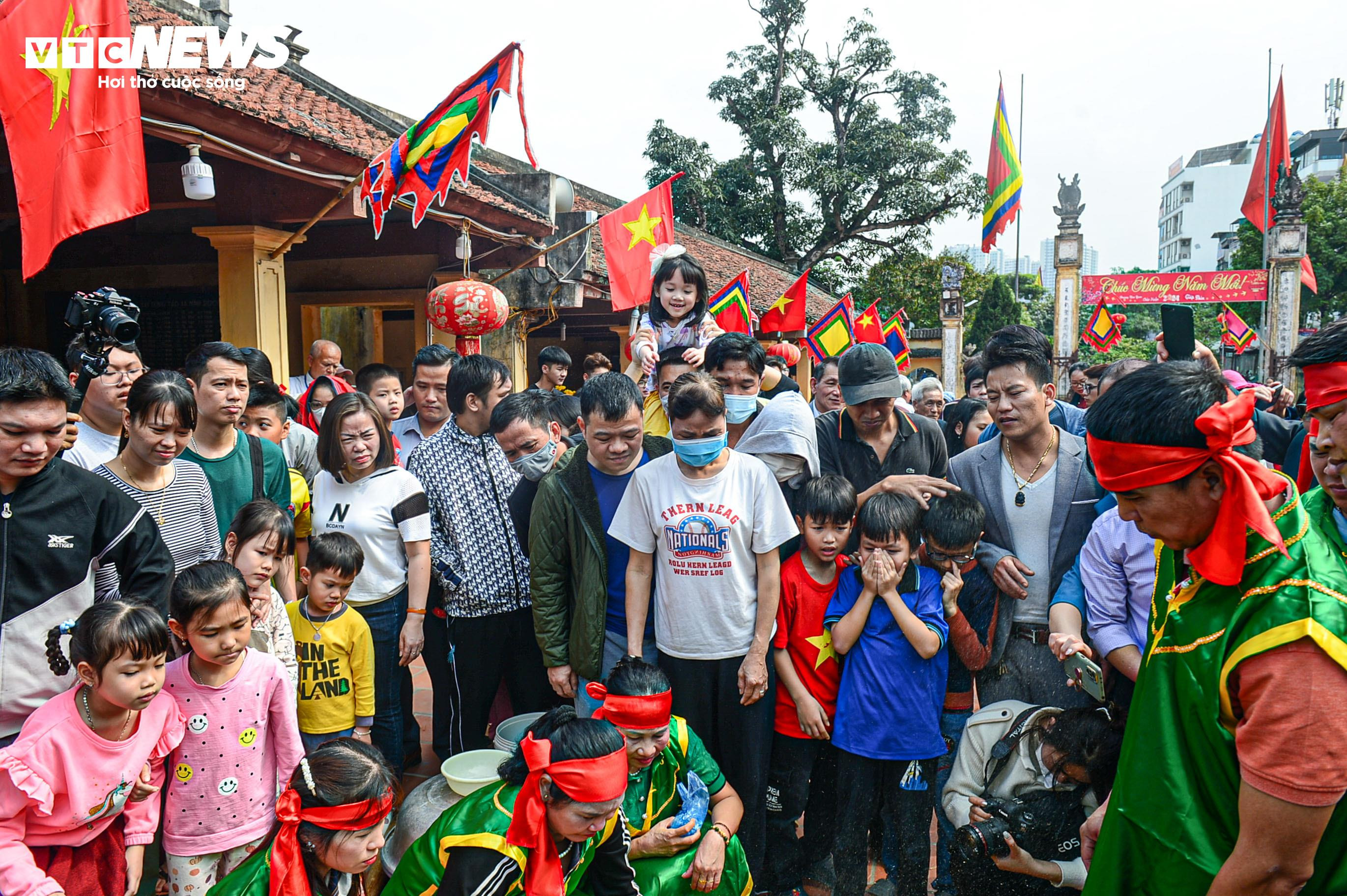 Dân nổi lửa thi nấu cơm, khắp sân đình Thị Cấm, Hà Nội thơm mùi khói - 21