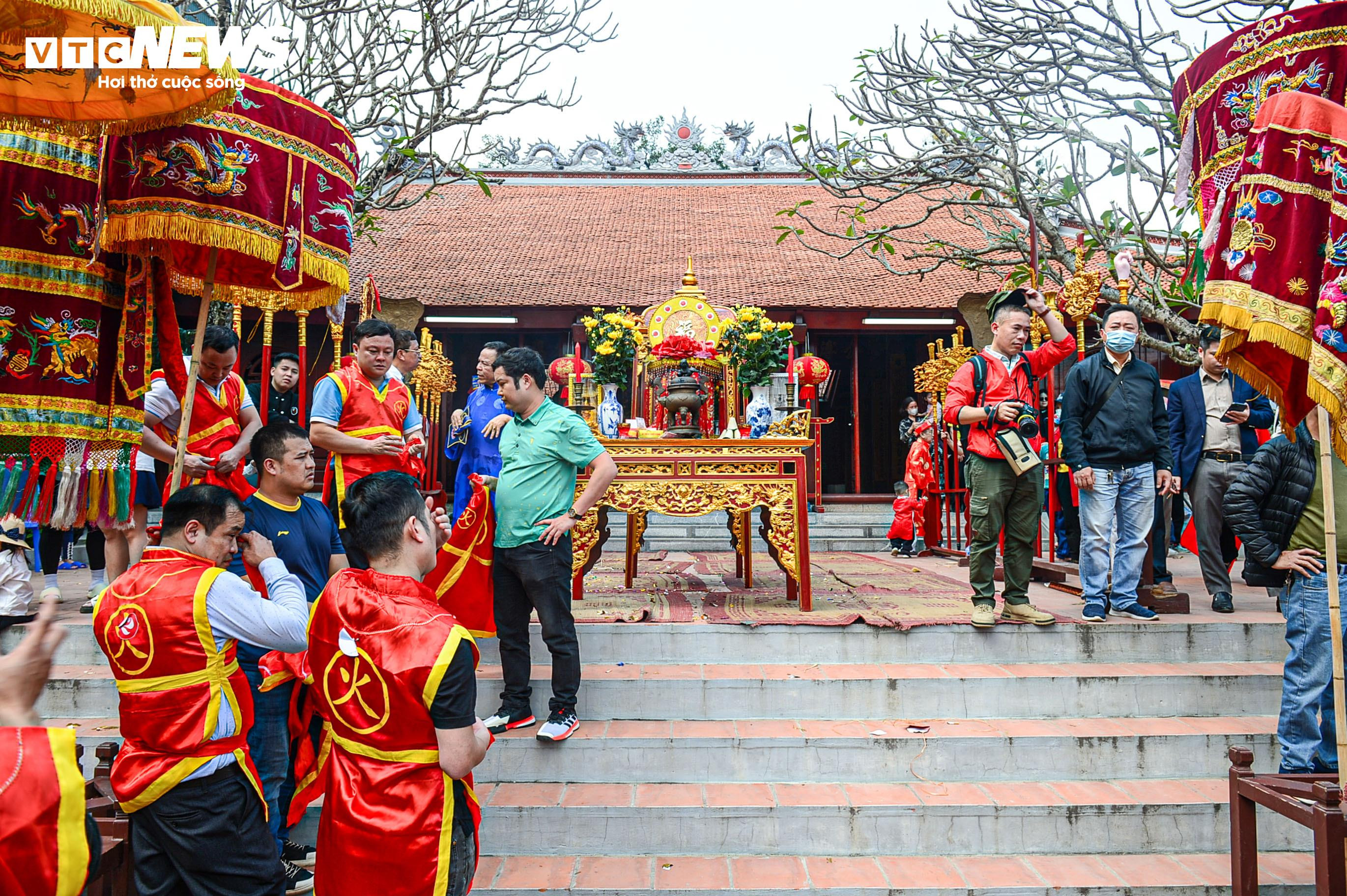 Dân nổi lửa thi nấu cơm, khắp sân đình Thị Cấm, Hà Nội thơm mùi khói - 1