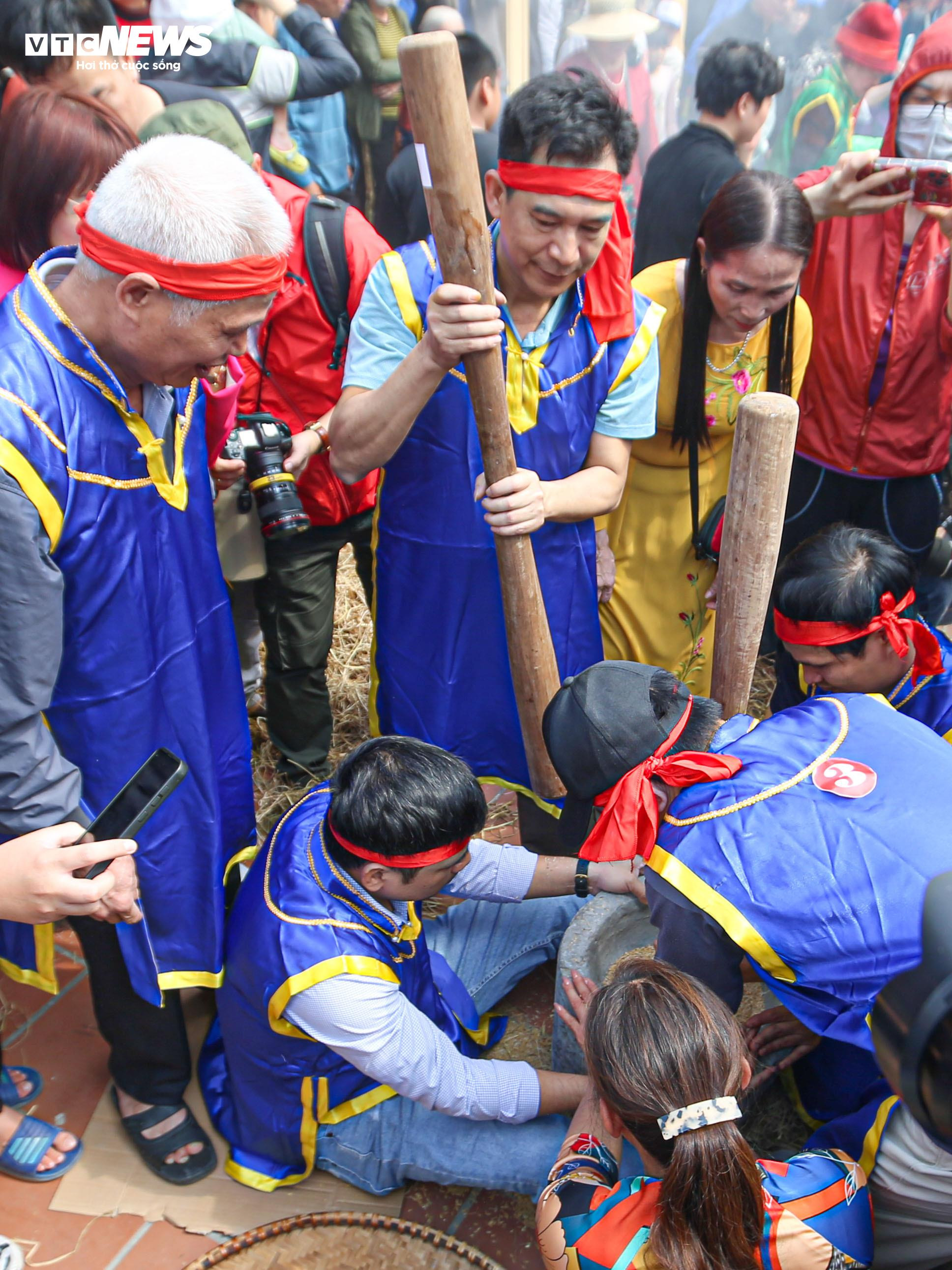 Dân nổi lửa thi nấu cơm, khắp sân đình Thị Cấm, Hà Nội thơm mùi khói - 13