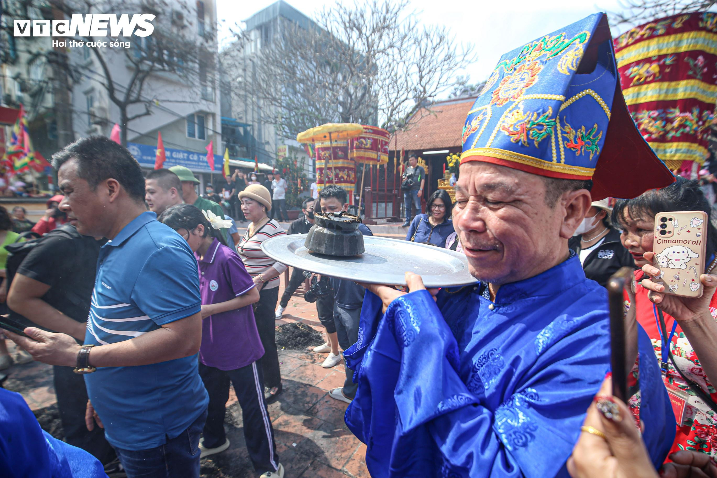 Dân nổi lửa thi nấu cơm, khắp sân đình Thị Cấm, Hà Nội thơm mùi khói - 27