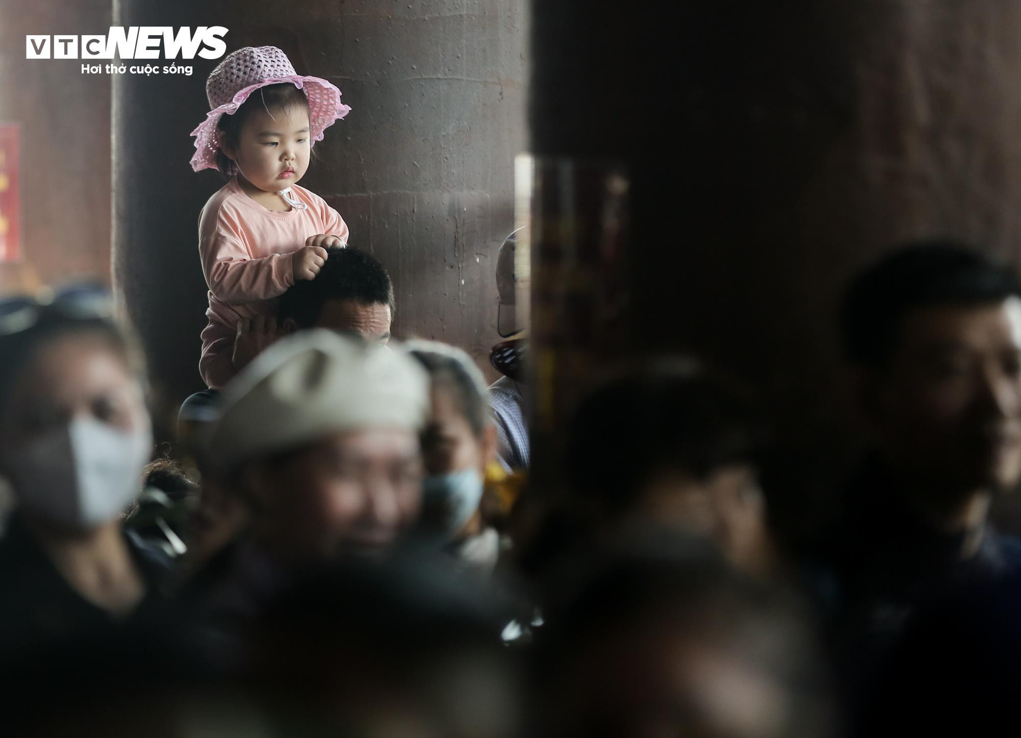 Dòng người 'rồng rắn' du xuân ở ngôi chùa lớn nhất Việt Nam - 14