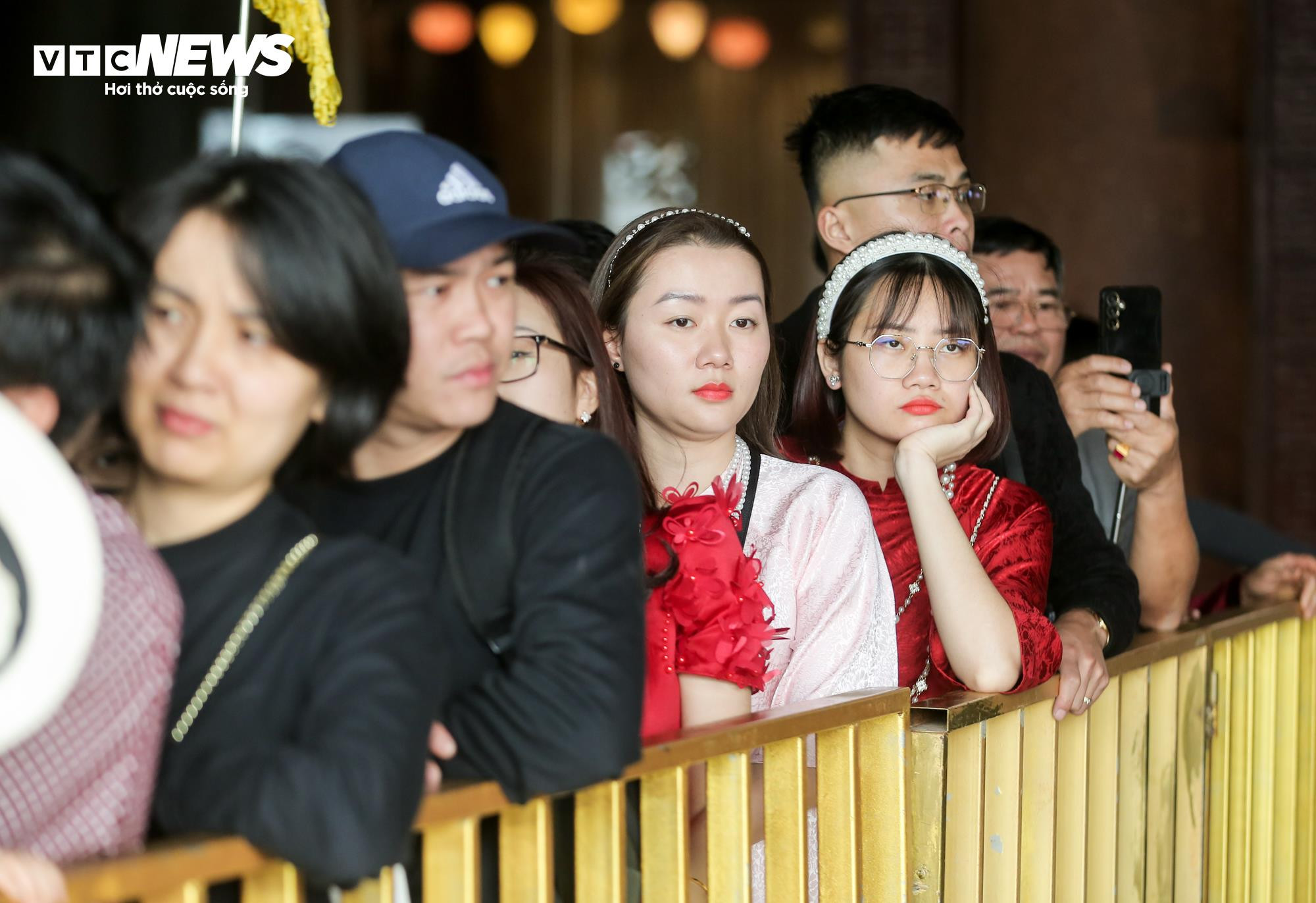 Dòng người 'rồng rắn' du xuân ở ngôi chùa lớn nhất Việt Nam - 11