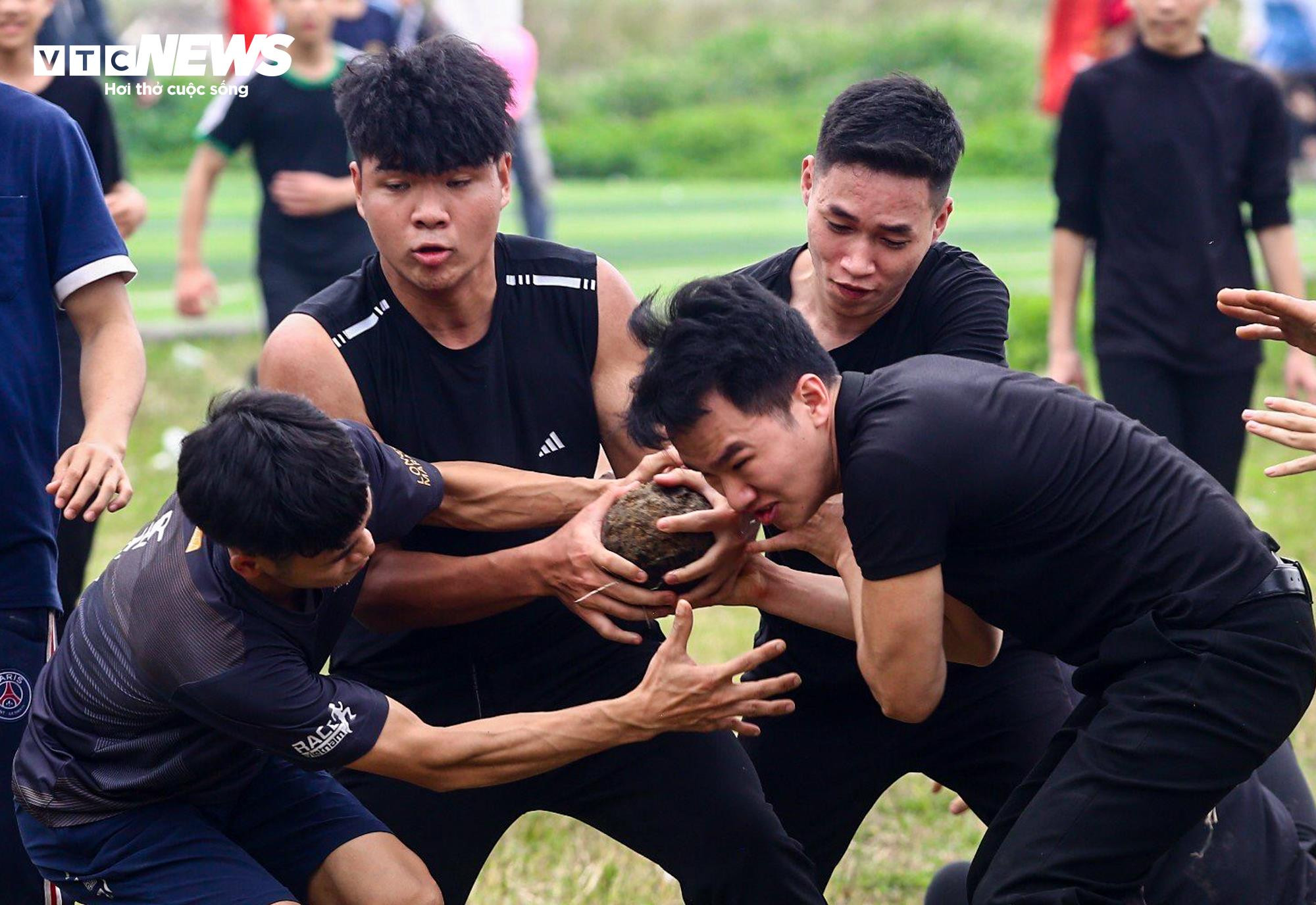 Thanh niên tranh nhau cướp cầu ở lễ hội 4 năm tổ chức một lần - 7