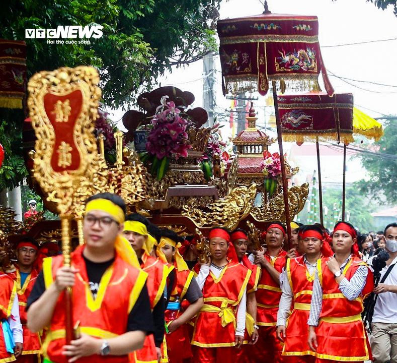 Thanh niên tranh nhau cướp cầu ở lễ hội 4 năm tổ chức một lần - 4