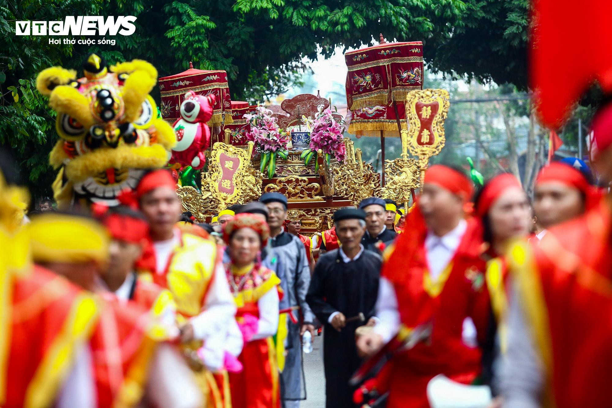 Thanh niên tranh nhau cướp cầu ở lễ hội 4 năm tổ chức một lần - 1