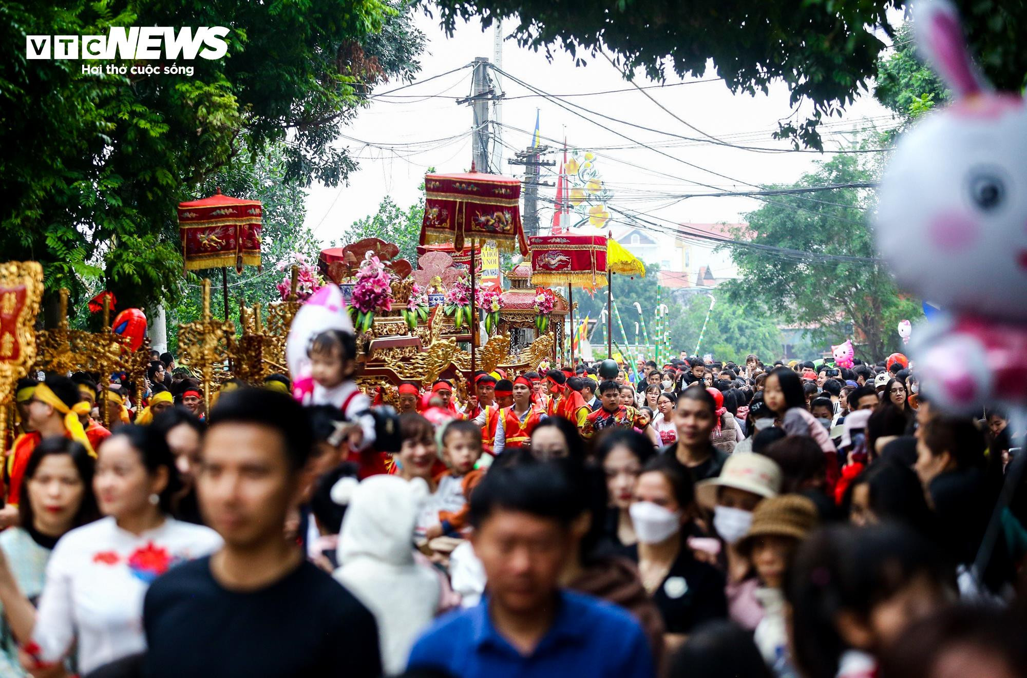 Thanh niên tranh nhau cướp cầu ở lễ hội 4 năm tổ chức một lần - 2