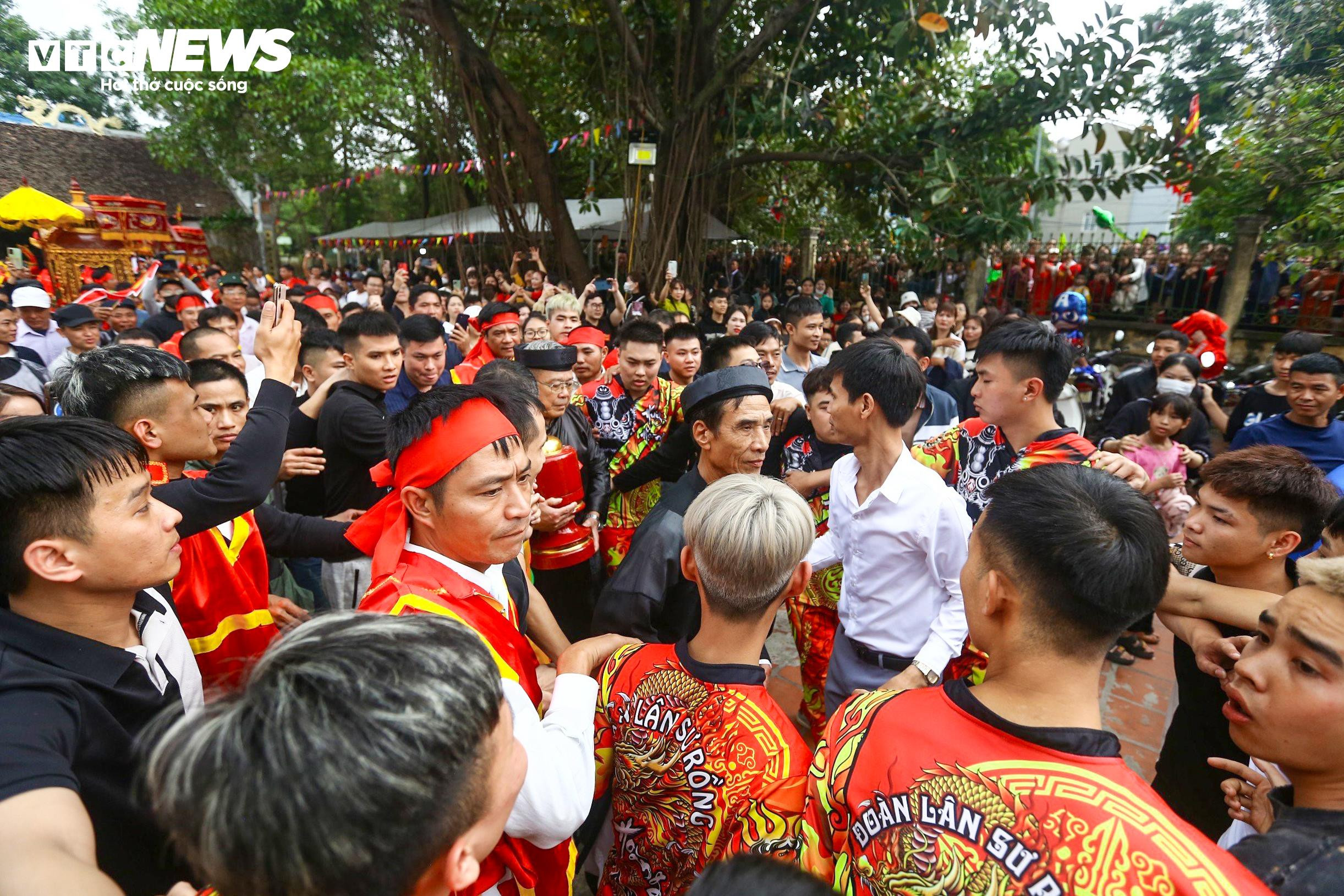 Thanh niên tranh nhau cướp cầu ở lễ hội 4 năm tổ chức một lần - 5