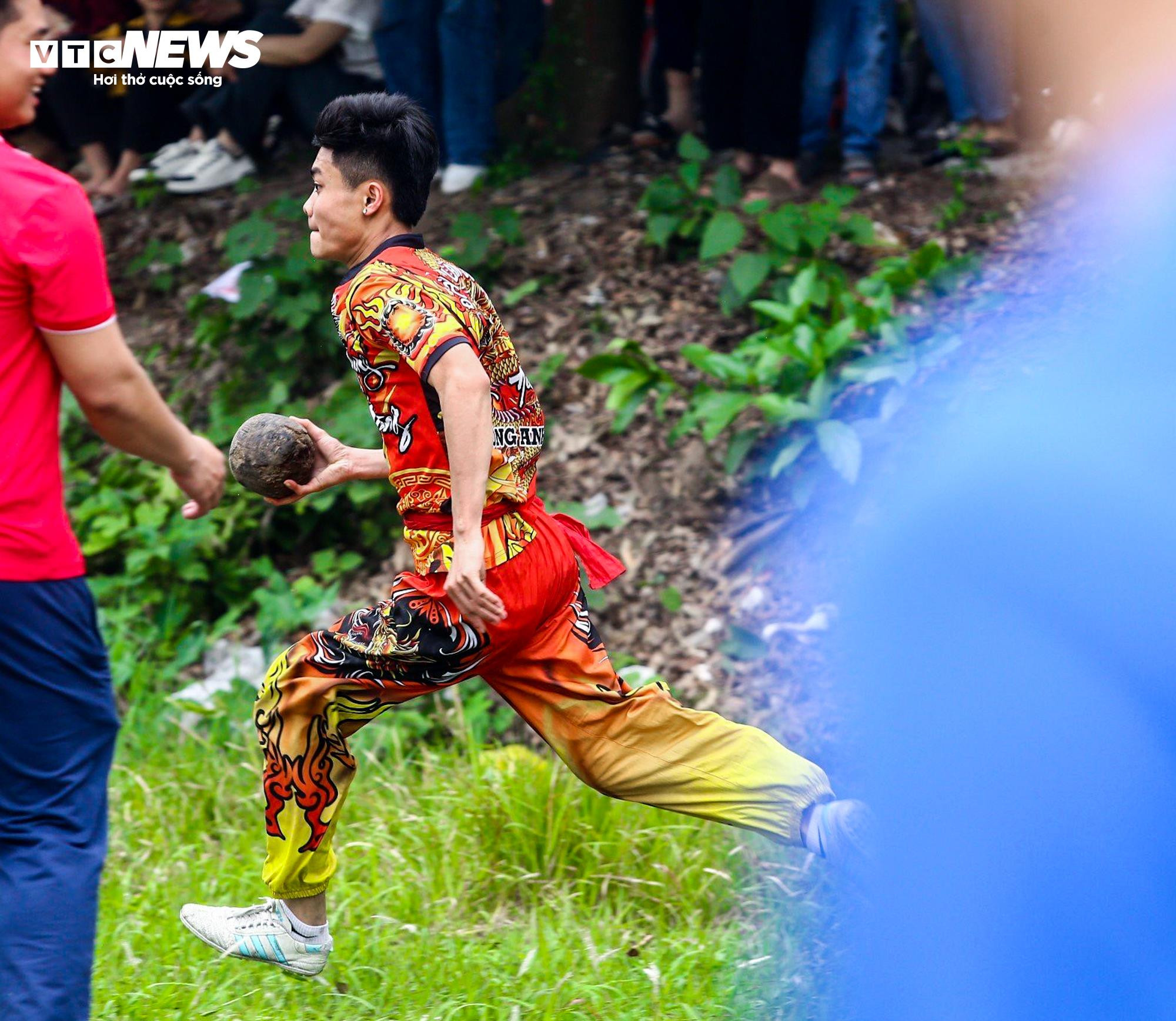 Thanh niên tranh nhau cướp cầu ở lễ hội 4 năm tổ chức một lần - 10