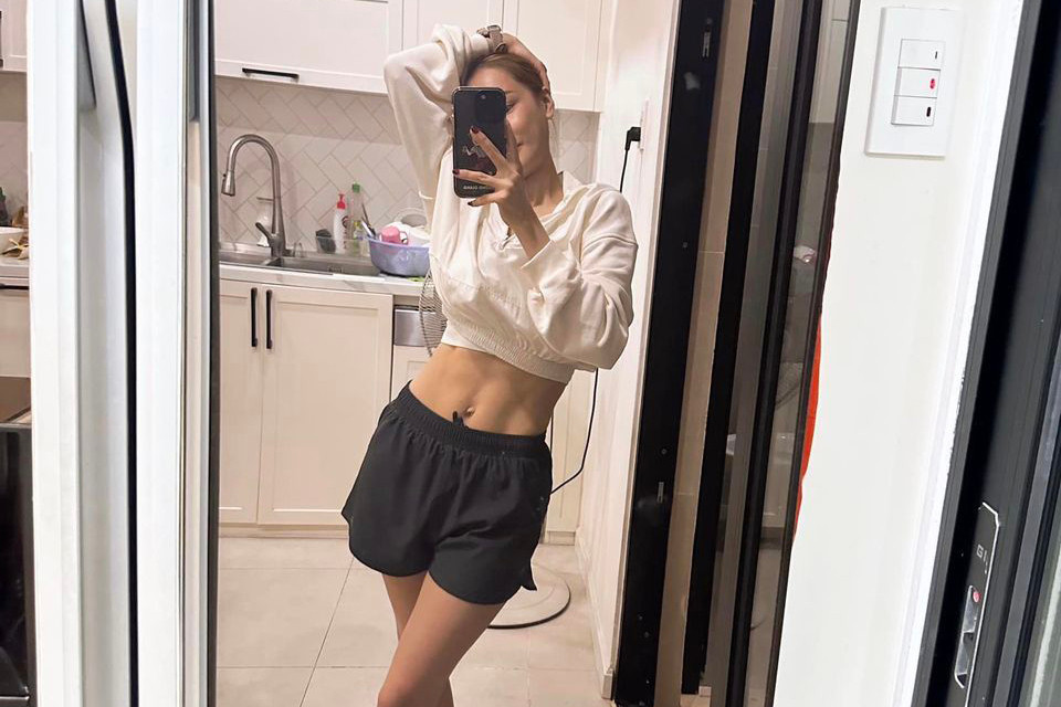 Sao Việt 20/2: Nhã Phương khoe dáng sau sinh, con gái Thúy Hạnh đẹp rạng rỡ - 1