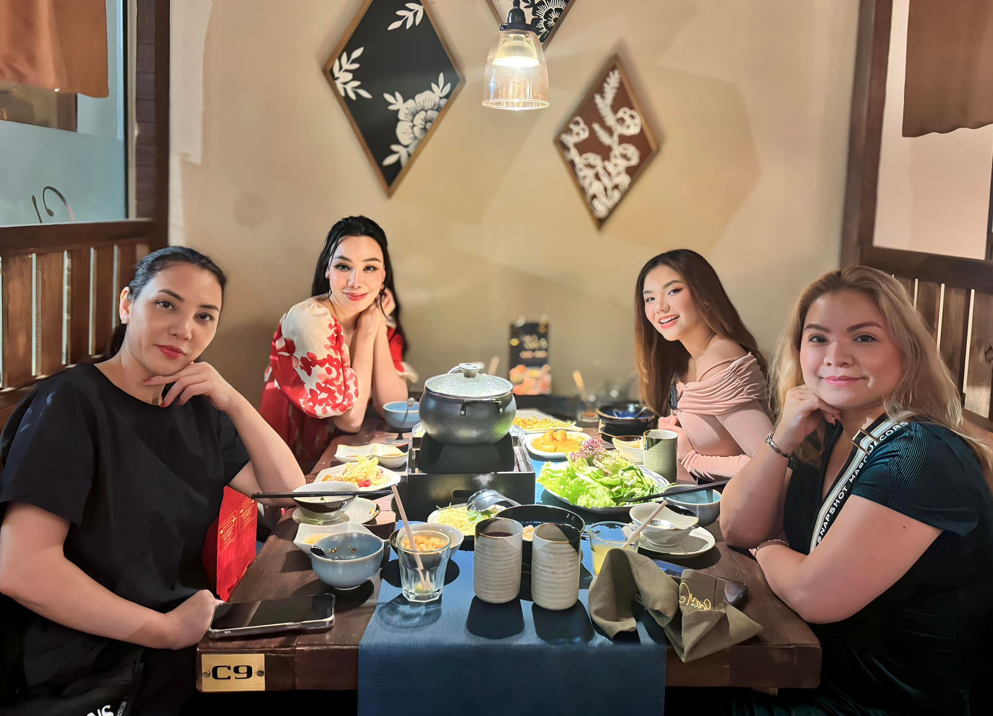 Sao Việt 20/2: Nhã Phương khoe dáng sau sinh, con gái Thúy Hạnh đẹp rạng rỡ - 6