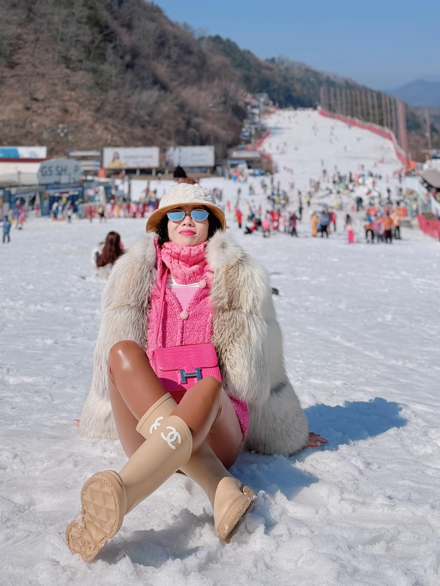 Sao Việt 20/2: Nhã Phương khoe dáng sau sinh, con gái Thúy Hạnh đẹp rạng rỡ - 3