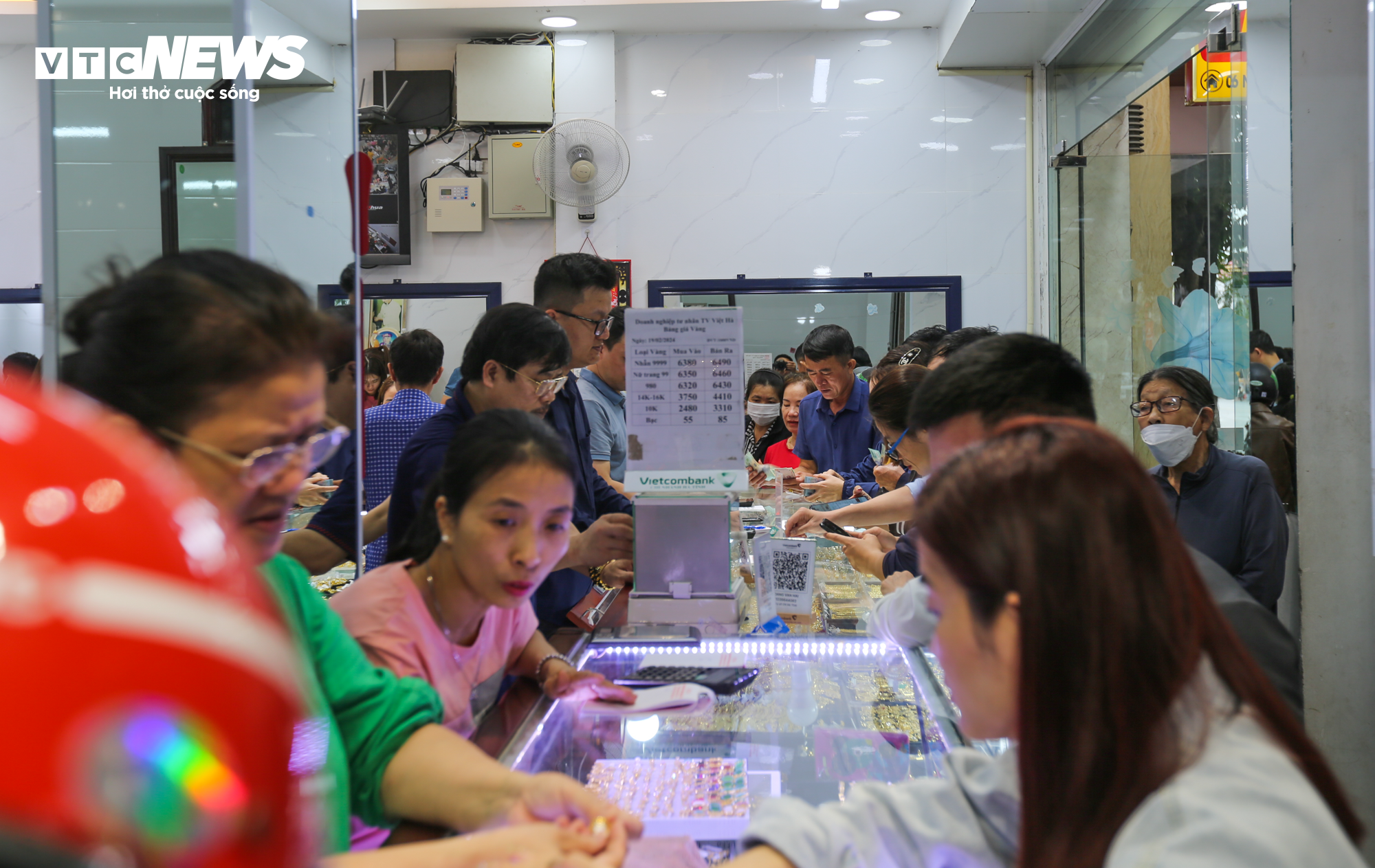 Kiếm hàng chục triệu đồng nhờ bán mâm 'tam sên' ven đường ngày vía Thần Tài - 12